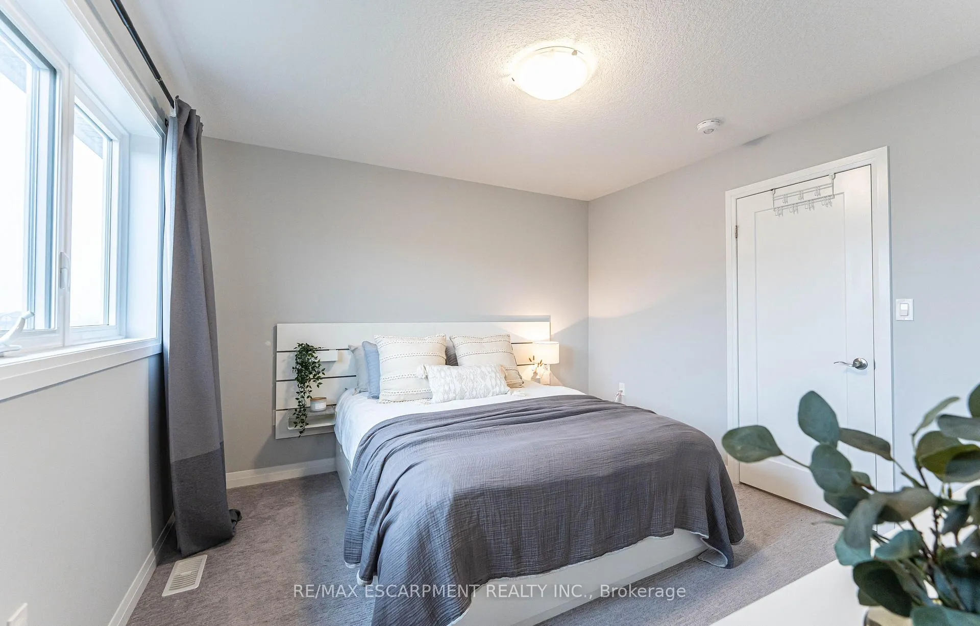 Photo 14 of 52 Aquarius Crescent, Hamilton, Rural Glanbrook — HOMEH