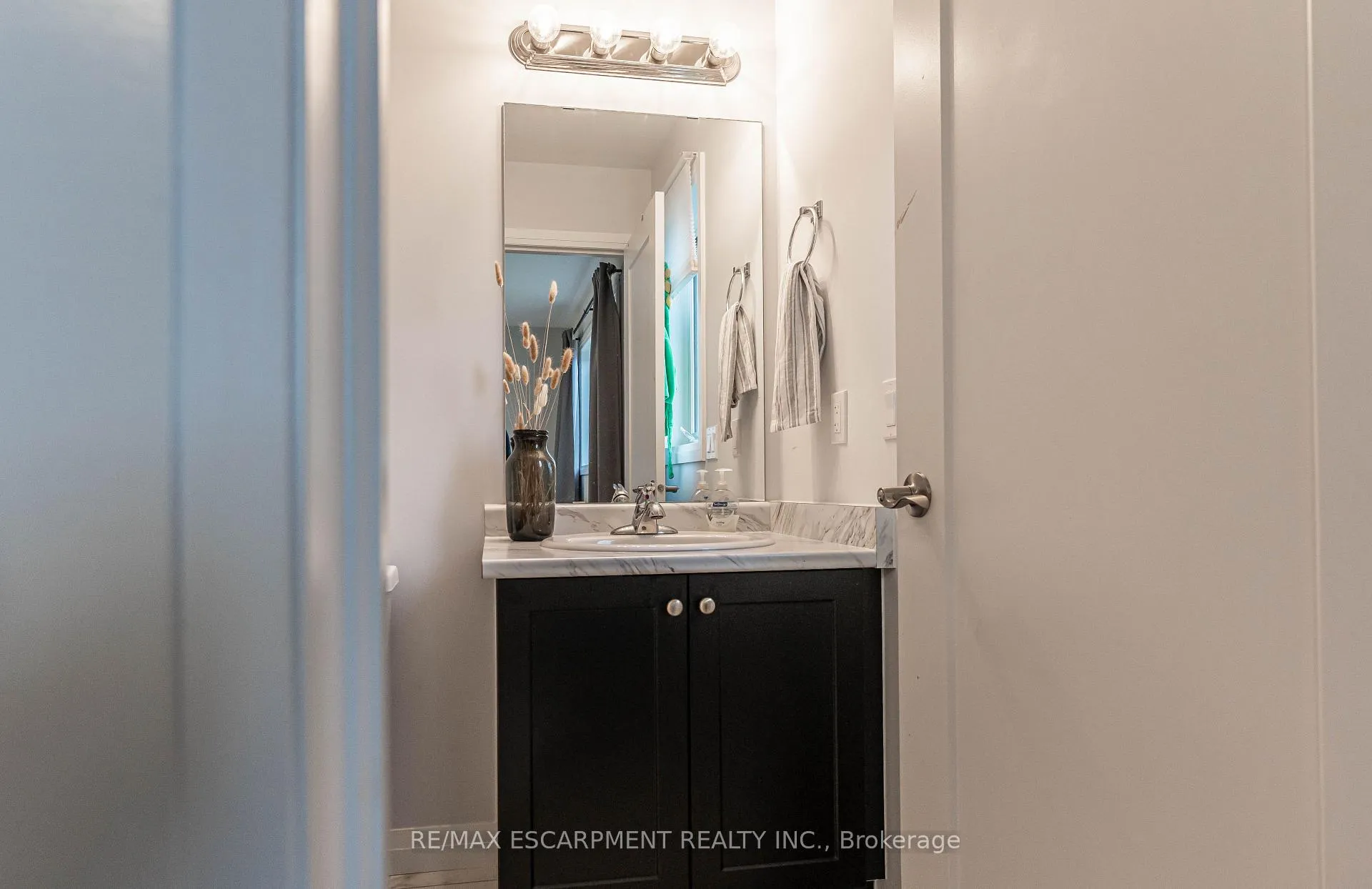 Photo 15 of 52 Aquarius Crescent, Hamilton, Rural Glanbrook — HOMEH