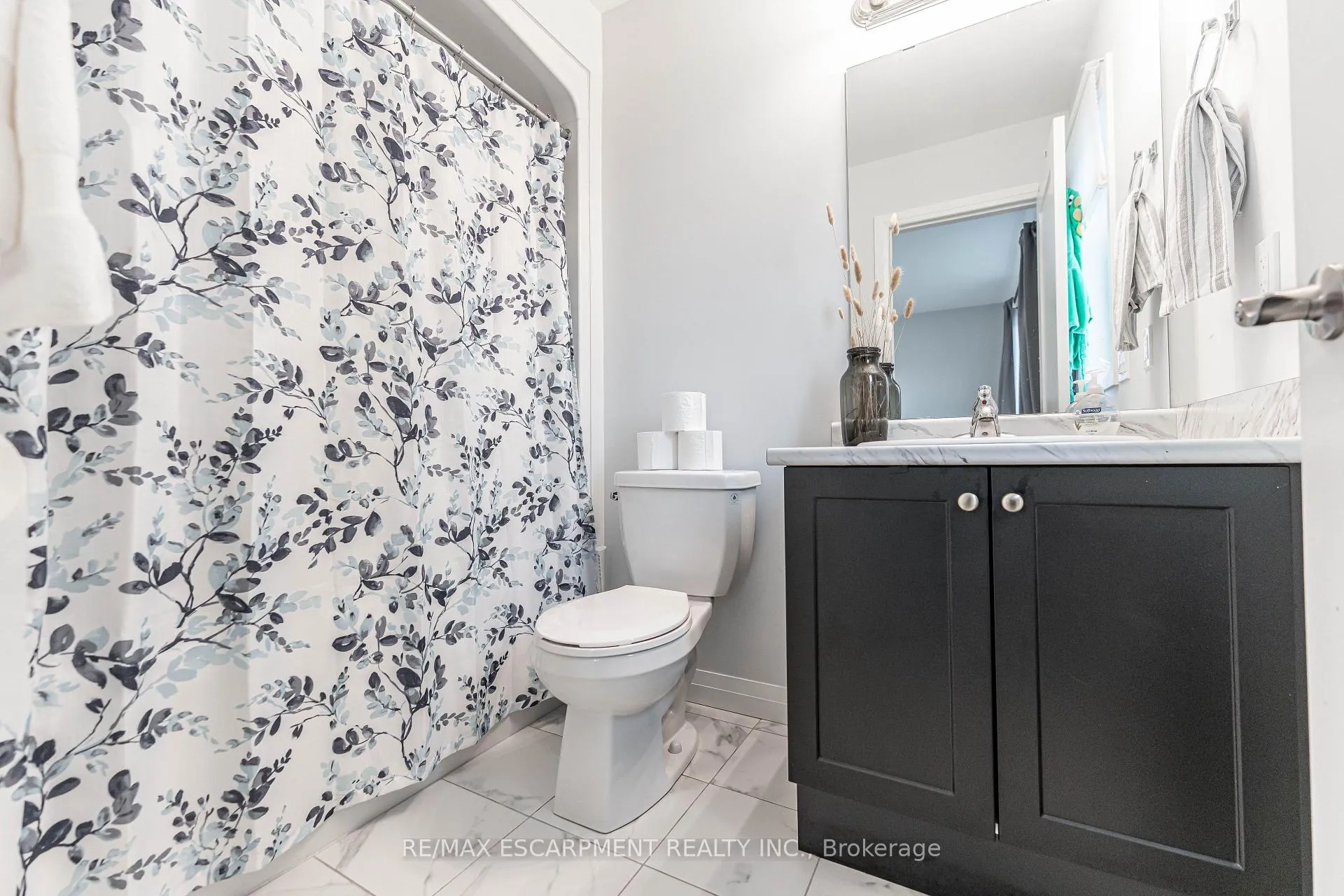 Photo 16 of 52 Aquarius Crescent, Hamilton, Rural Glanbrook — HOMEH