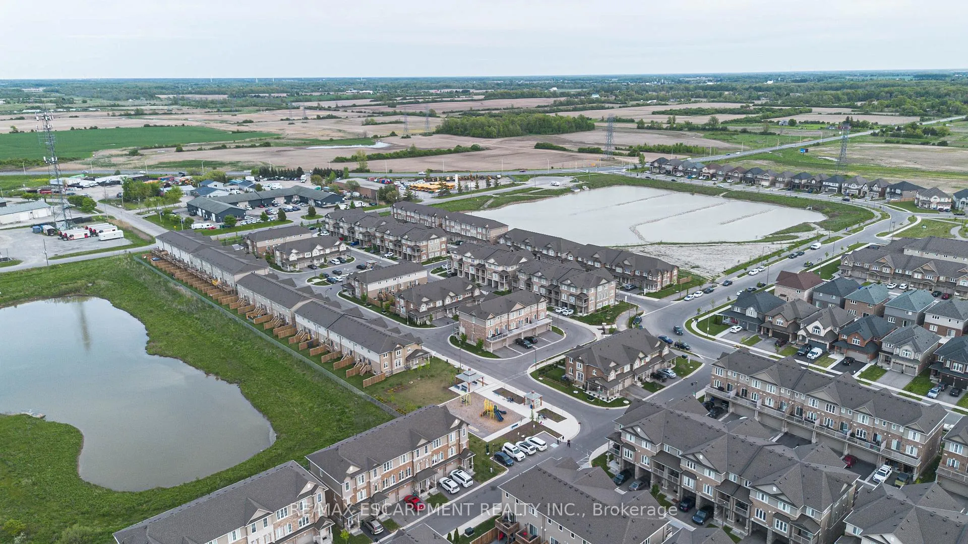 Photo 23 of 52 Aquarius Crescent, Hamilton, Rural Glanbrook — HOMEH