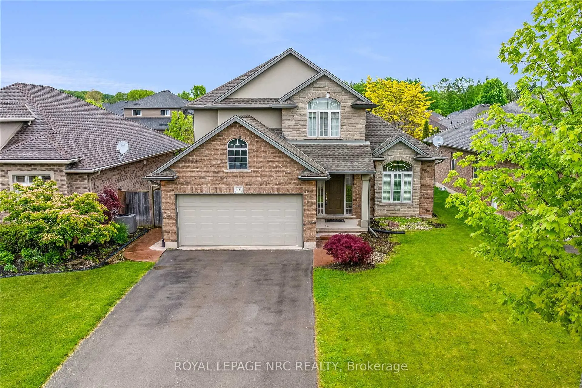 Photo 3 of 9 Cooper Court, Pelham, Fonthill — HOMEH