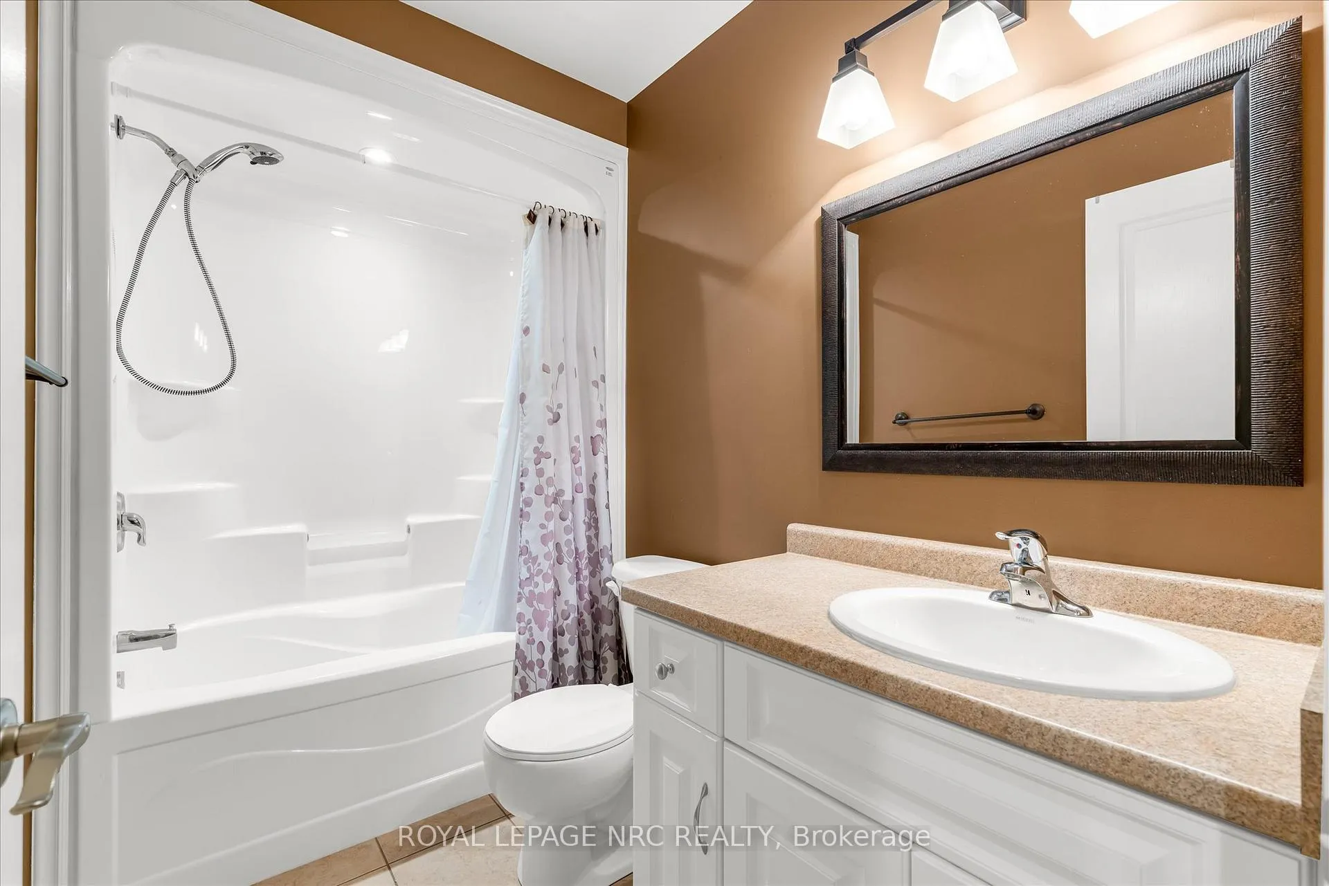 Photo 32 of 9 Cooper Court, Pelham, Fonthill — HOMEH