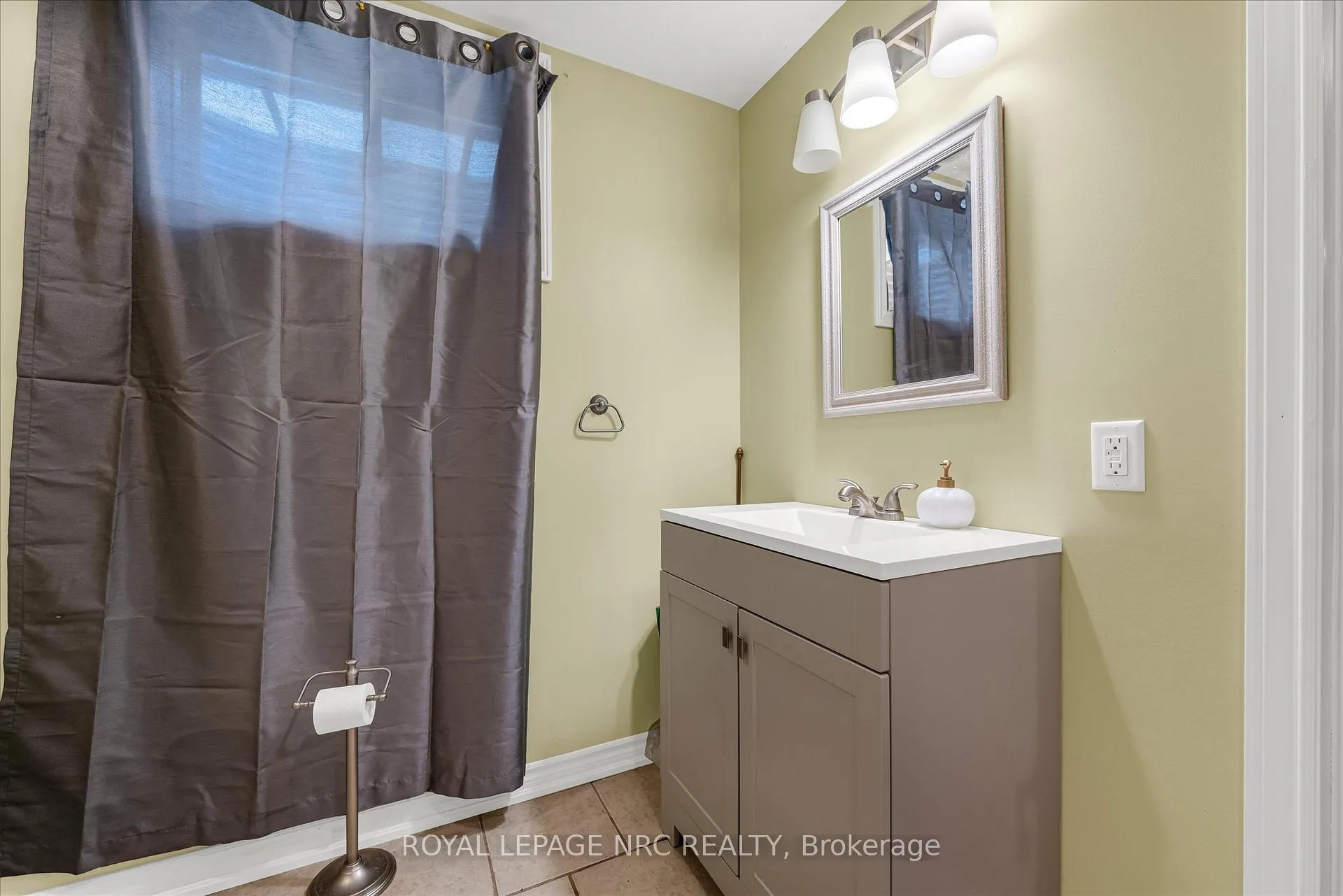 Photo 43 of 9 Cooper Court, Pelham, Fonthill — HOMEH