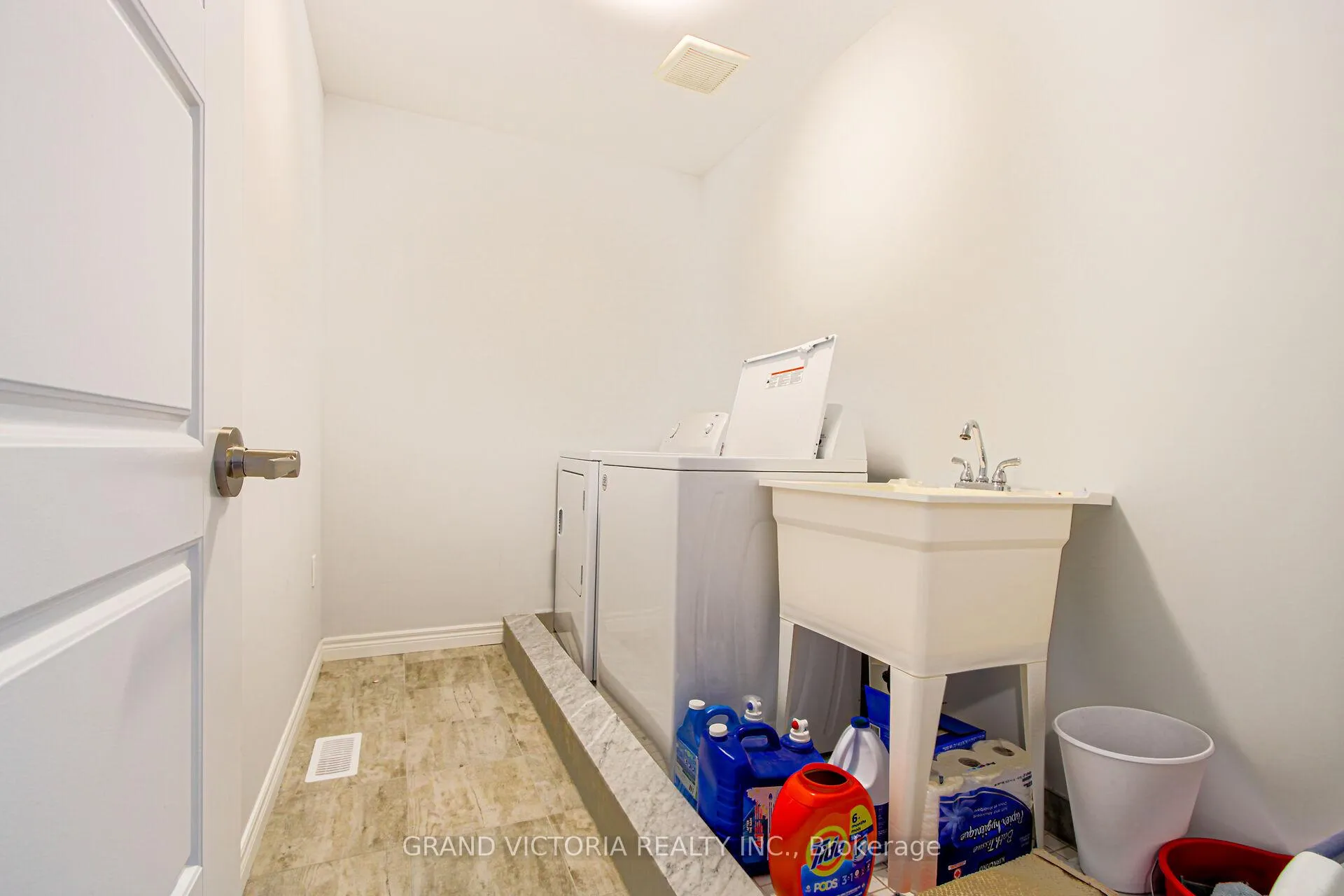 Photo 13 of 28 Zoe Lane, Hamilton, Binbrook — HOMEH