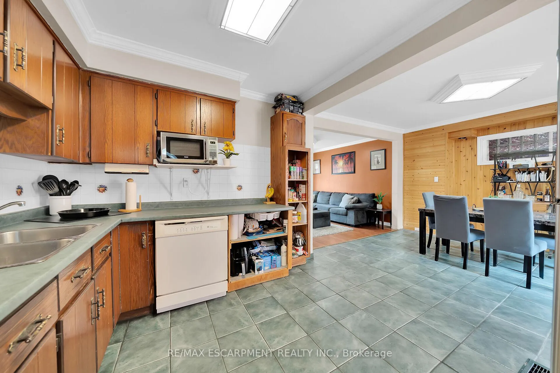 Photo 11 of 8 Kinrade Avenue, Hamilton, Gibson — HOMEH