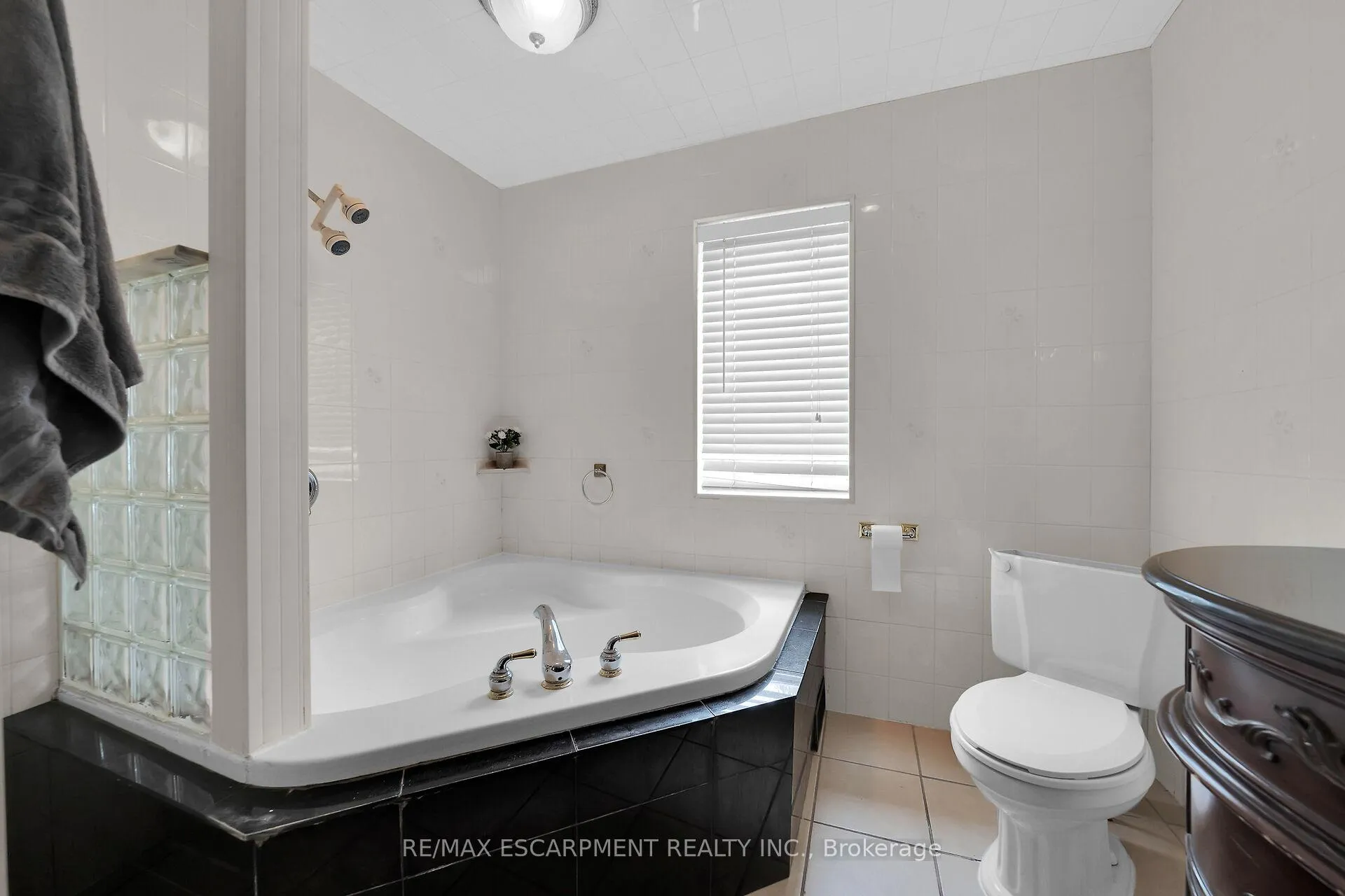 Photo 15 of 8 Kinrade Avenue, Hamilton, Gibson — HOMEH
