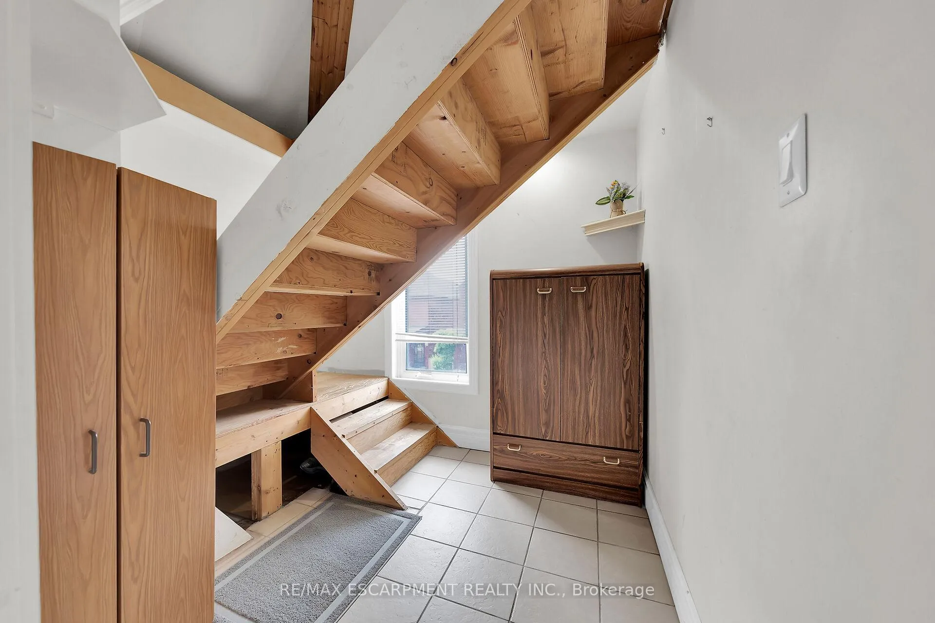 Photo 17 of 8 Kinrade Avenue, Hamilton, Gibson — HOMEH