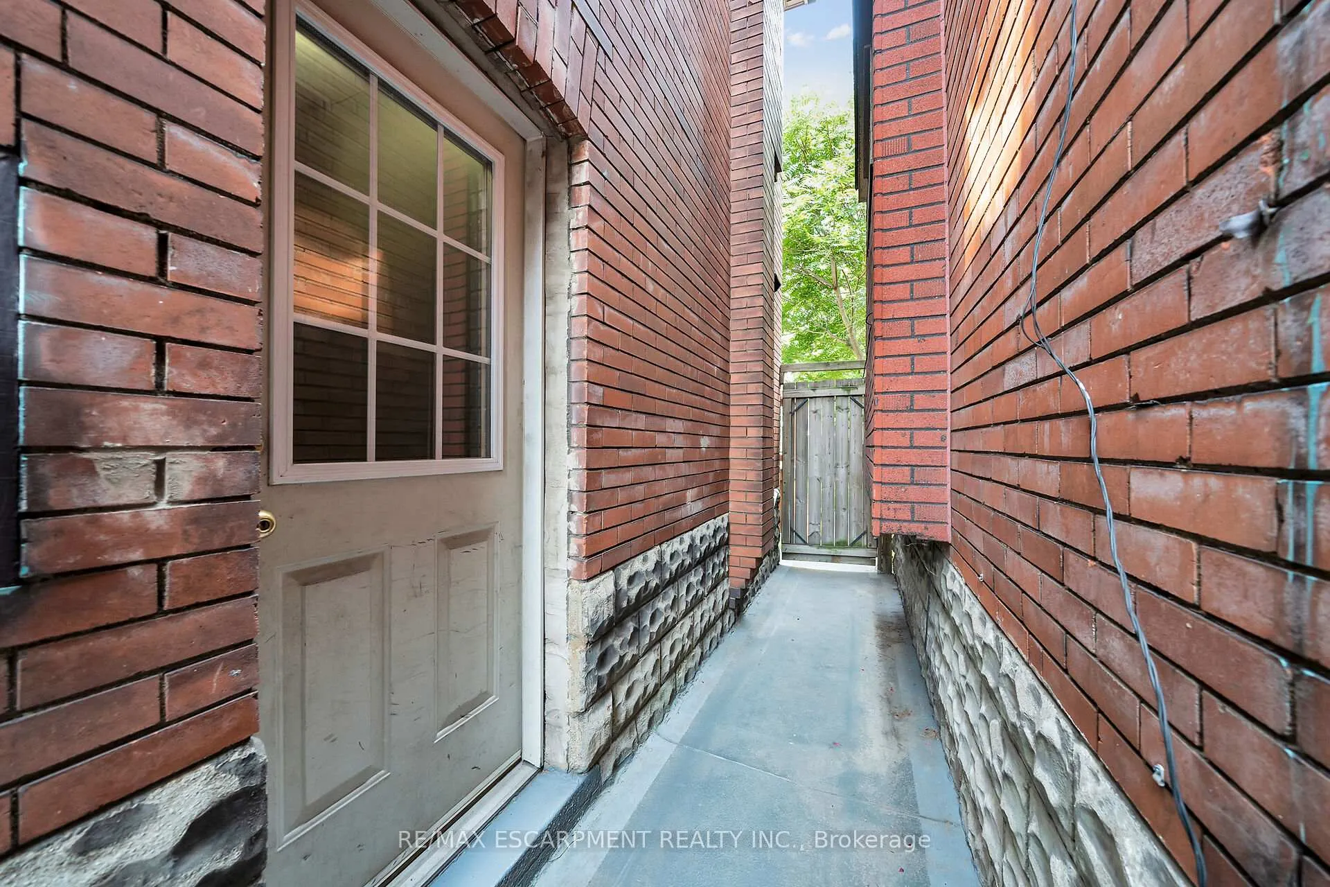 Photo 23 of 8 Kinrade Avenue, Hamilton, Gibson — HOMEH
