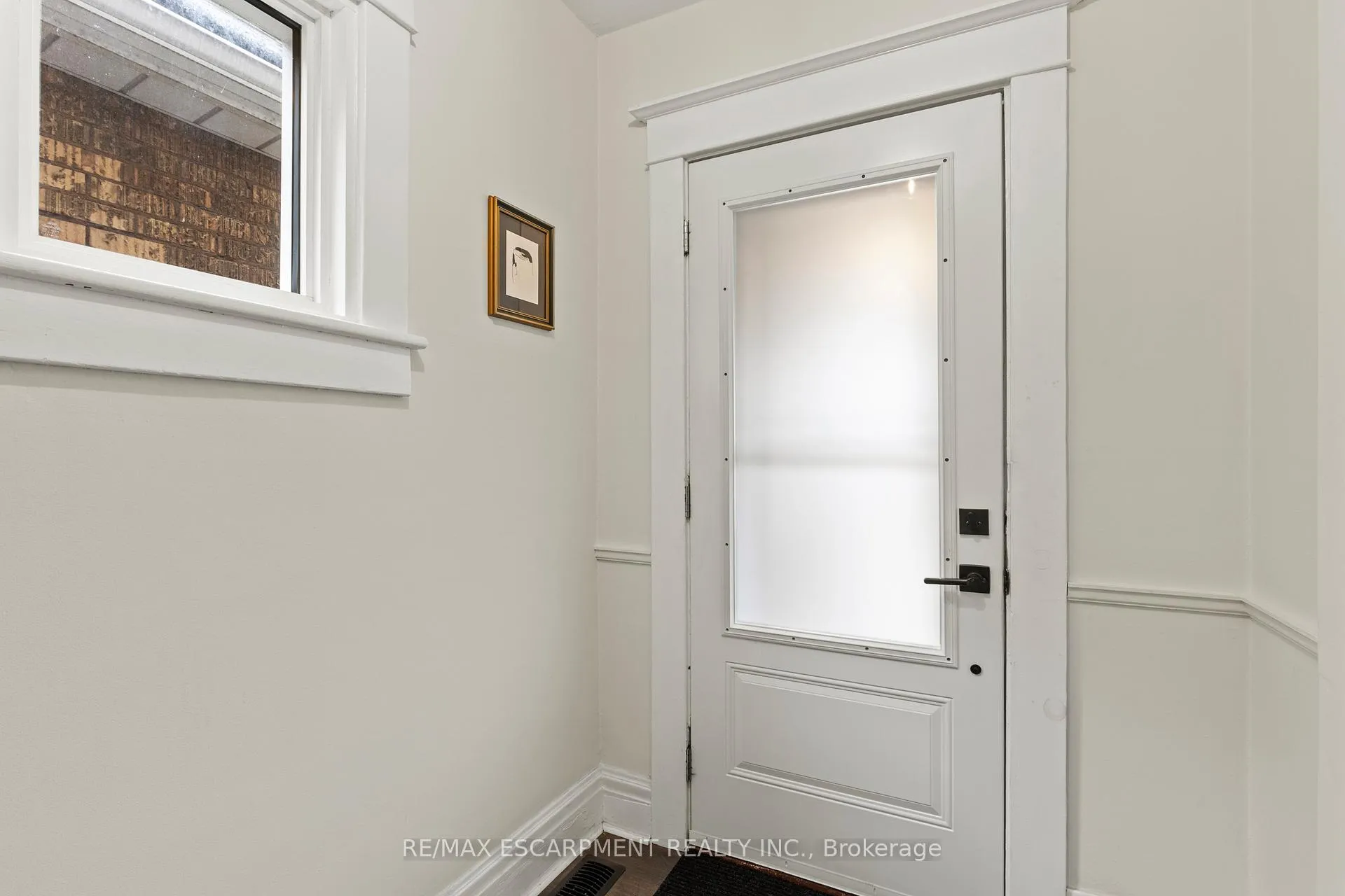 Photo 4 of 32 Webber Avenue, Hamilton, Stinson — HOMEH