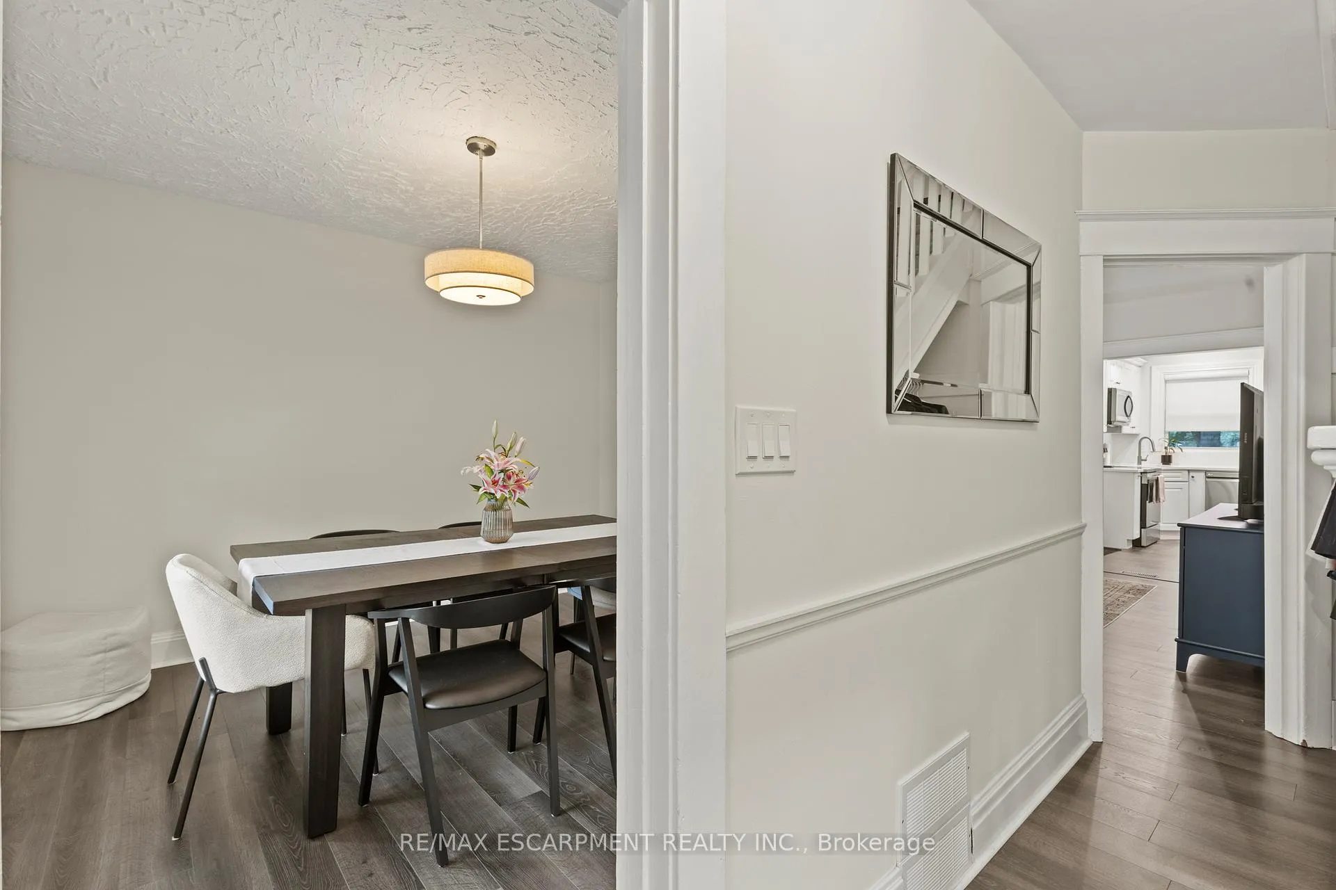 Photo 5 of 32 Webber Avenue, Hamilton, Stinson — HOMEH