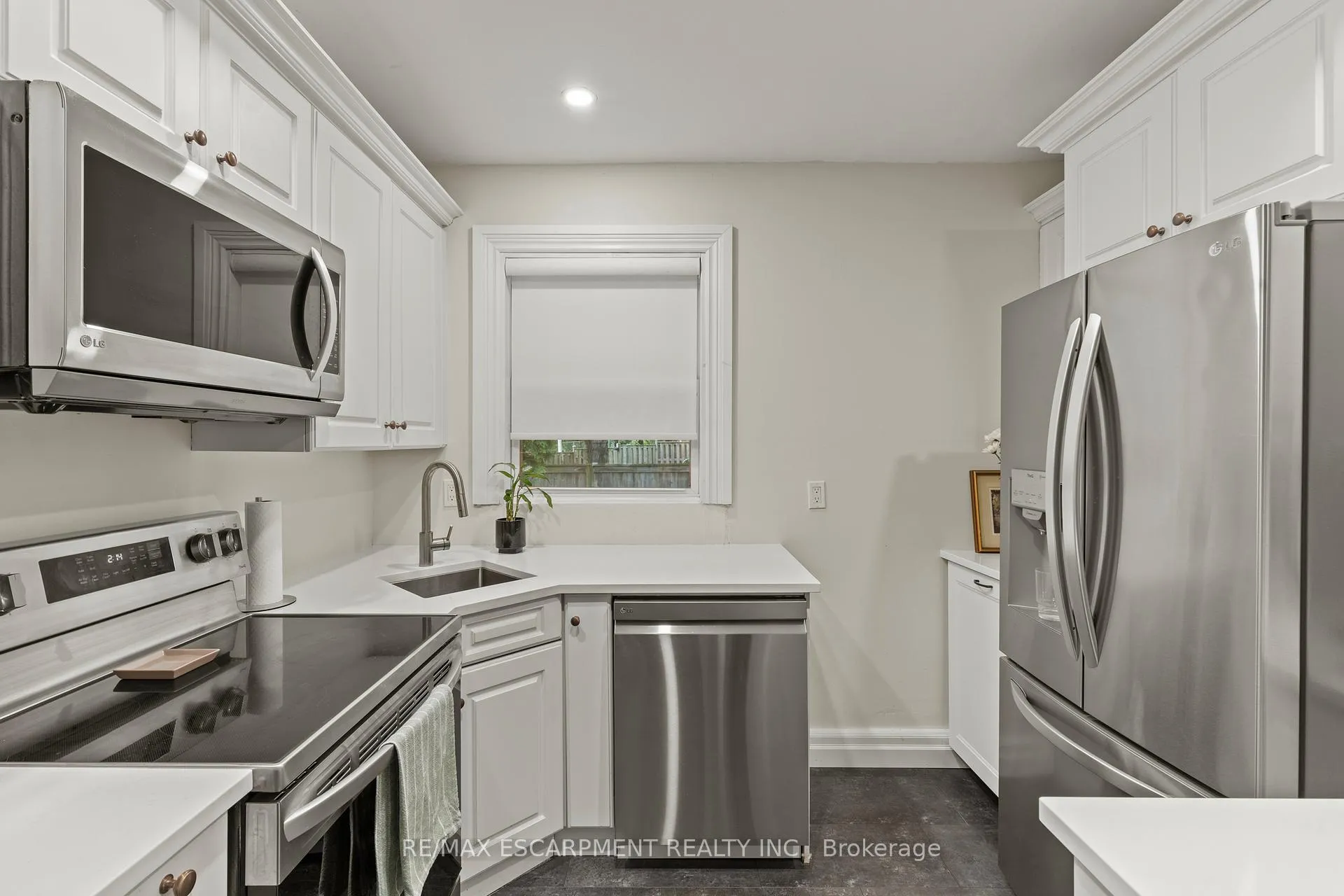 Photo 10 of 32 Webber Avenue, Hamilton, Stinson — HOMEH