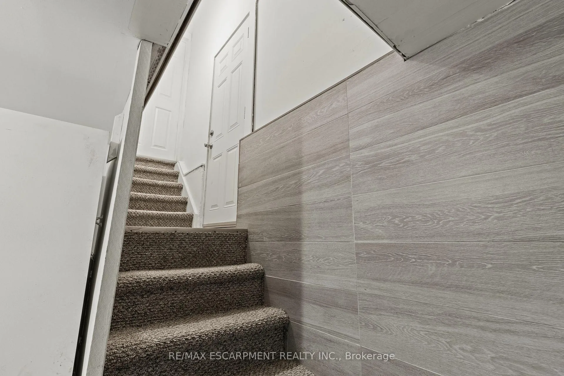 Photo 16 of 32 Webber Avenue, Hamilton, Stinson — HOMEH