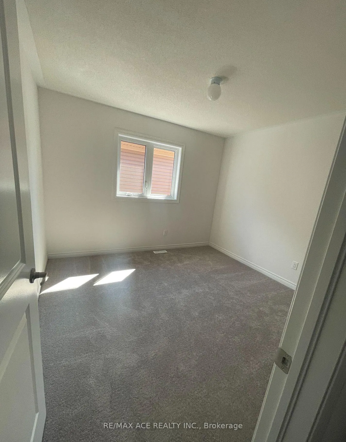 Photo 11 of 6 Wakefield Boulevard, Essa, Angus — HOMEH