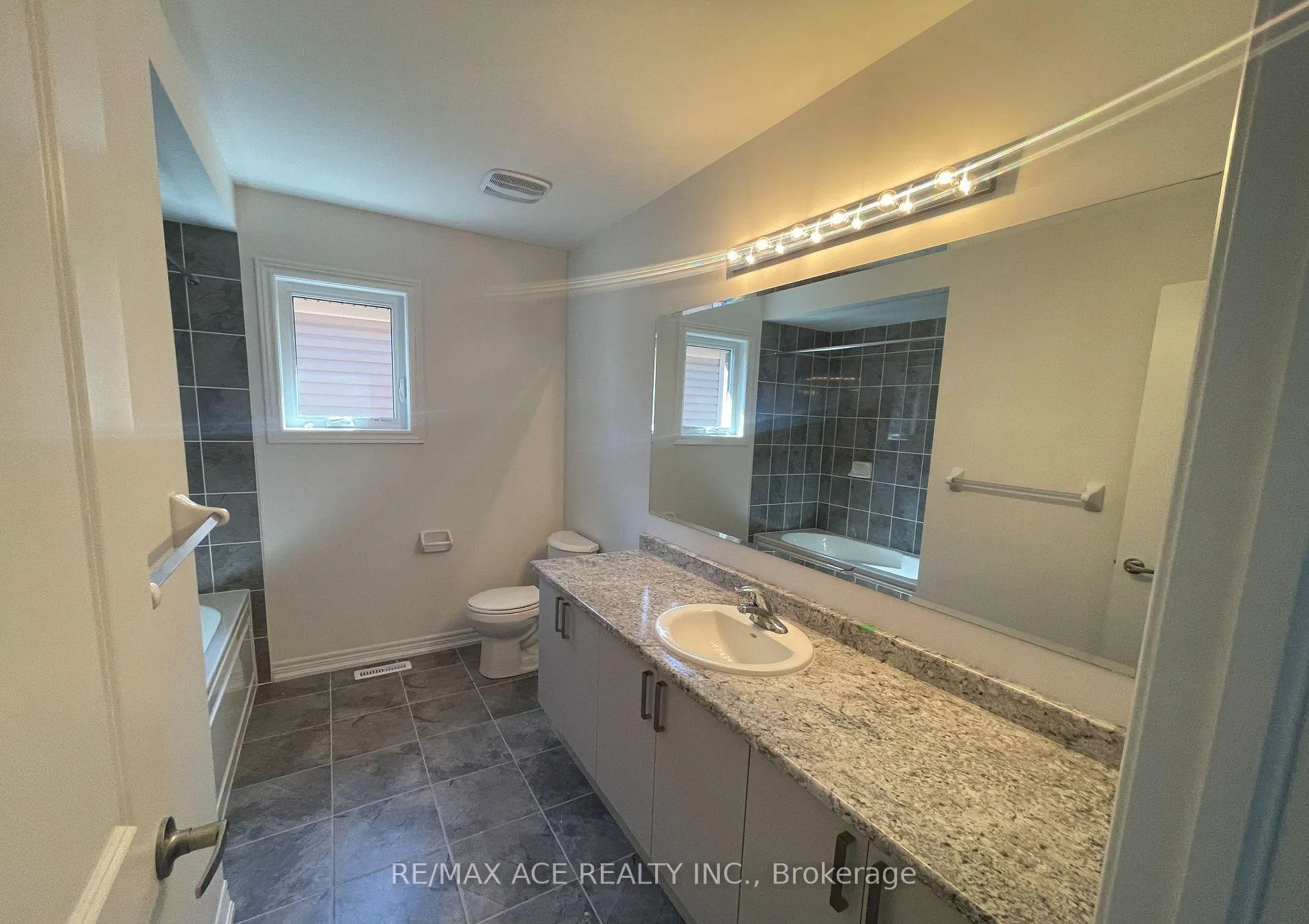 Photo 12 of 6 Wakefield Boulevard, Essa, Angus — HOMEH