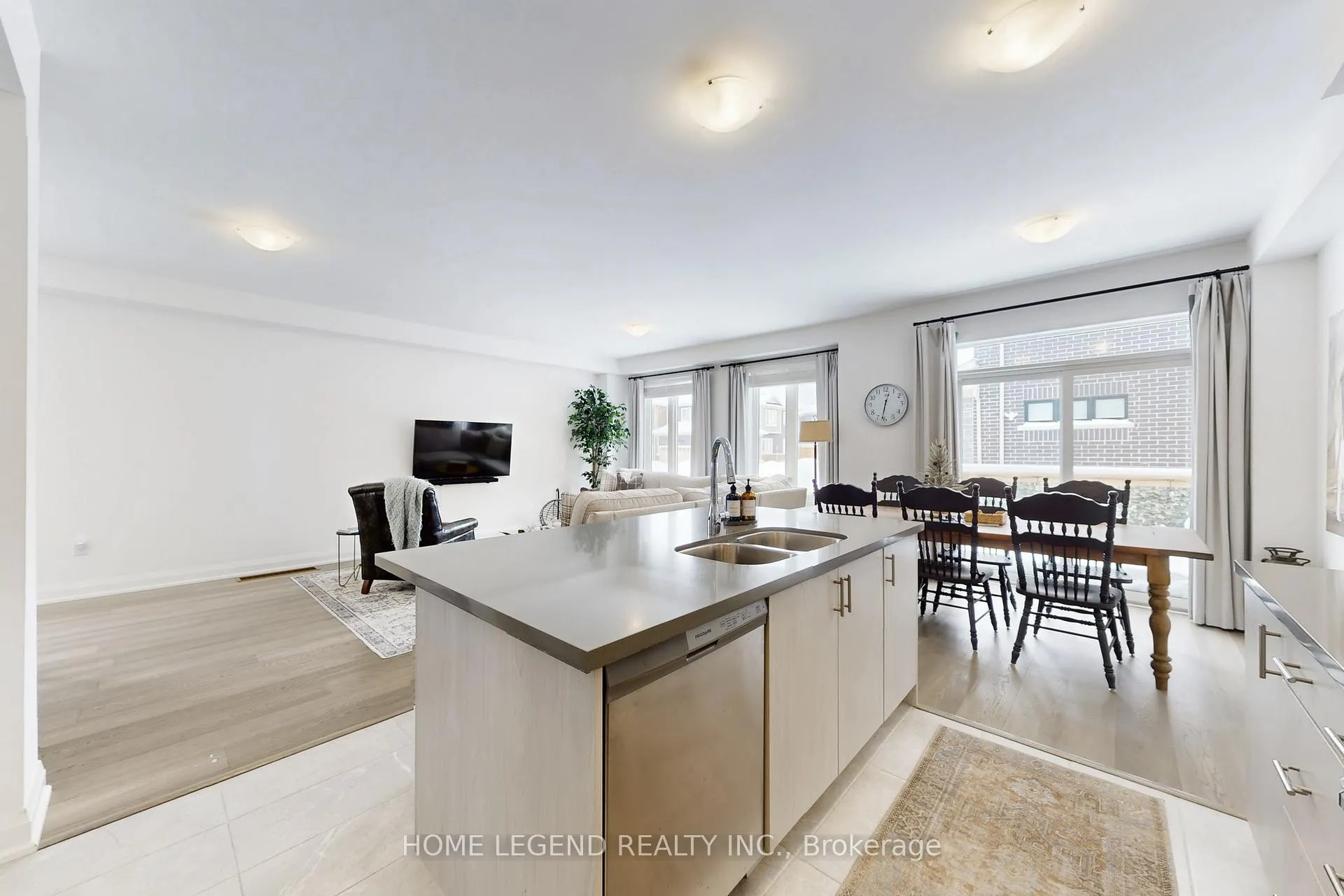 Photo 9 of 24 Lally Terrace, Barrie, Innis-Shore — HOMEH