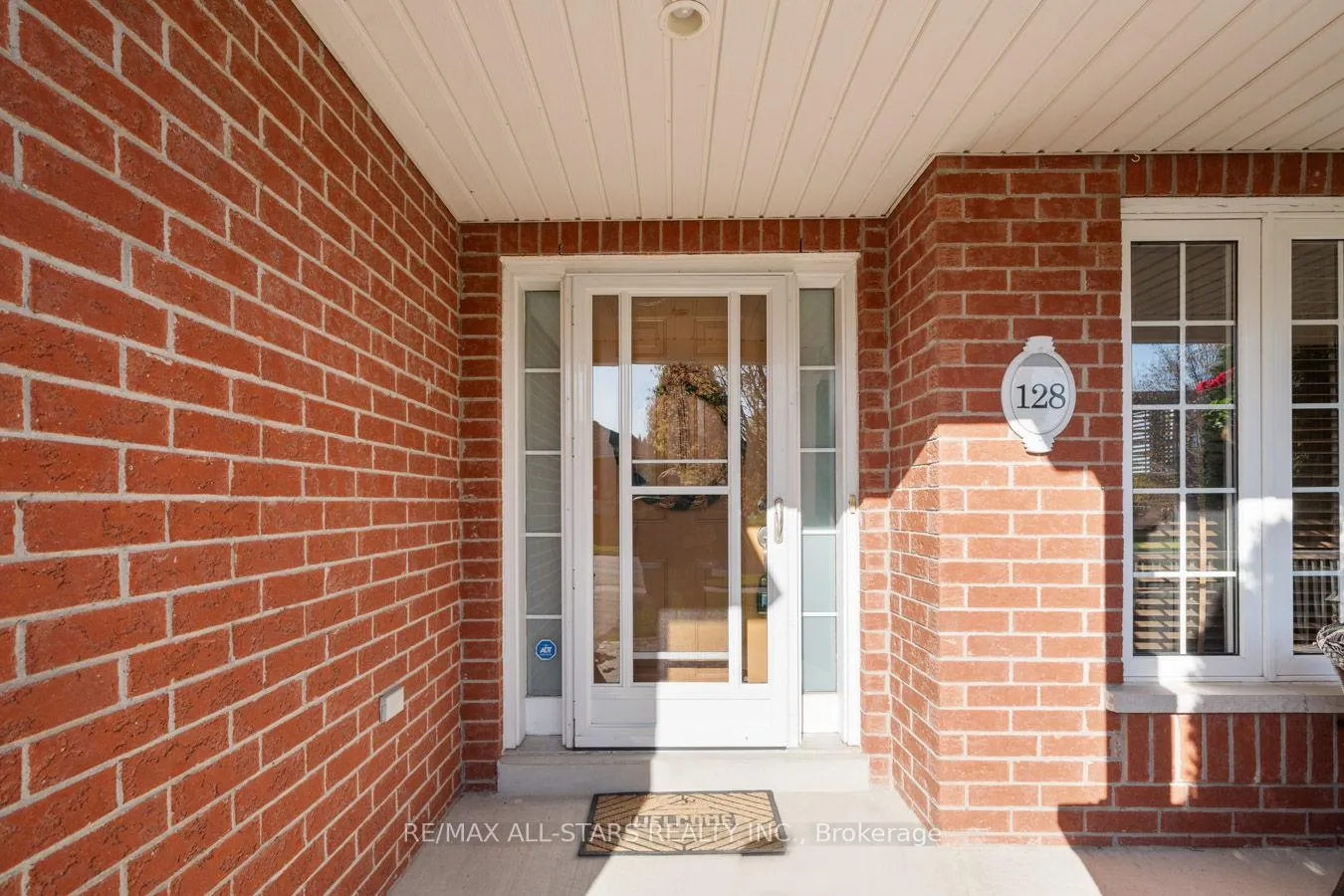 Photo 4 of 128 Earl Cuddie Boulevard, Scugog, Port Perry — HOMEH