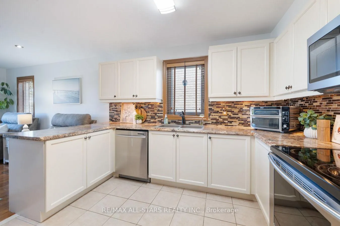 Photo 16 of 128 Earl Cuddie Boulevard, Scugog, Port Perry — HOMEH