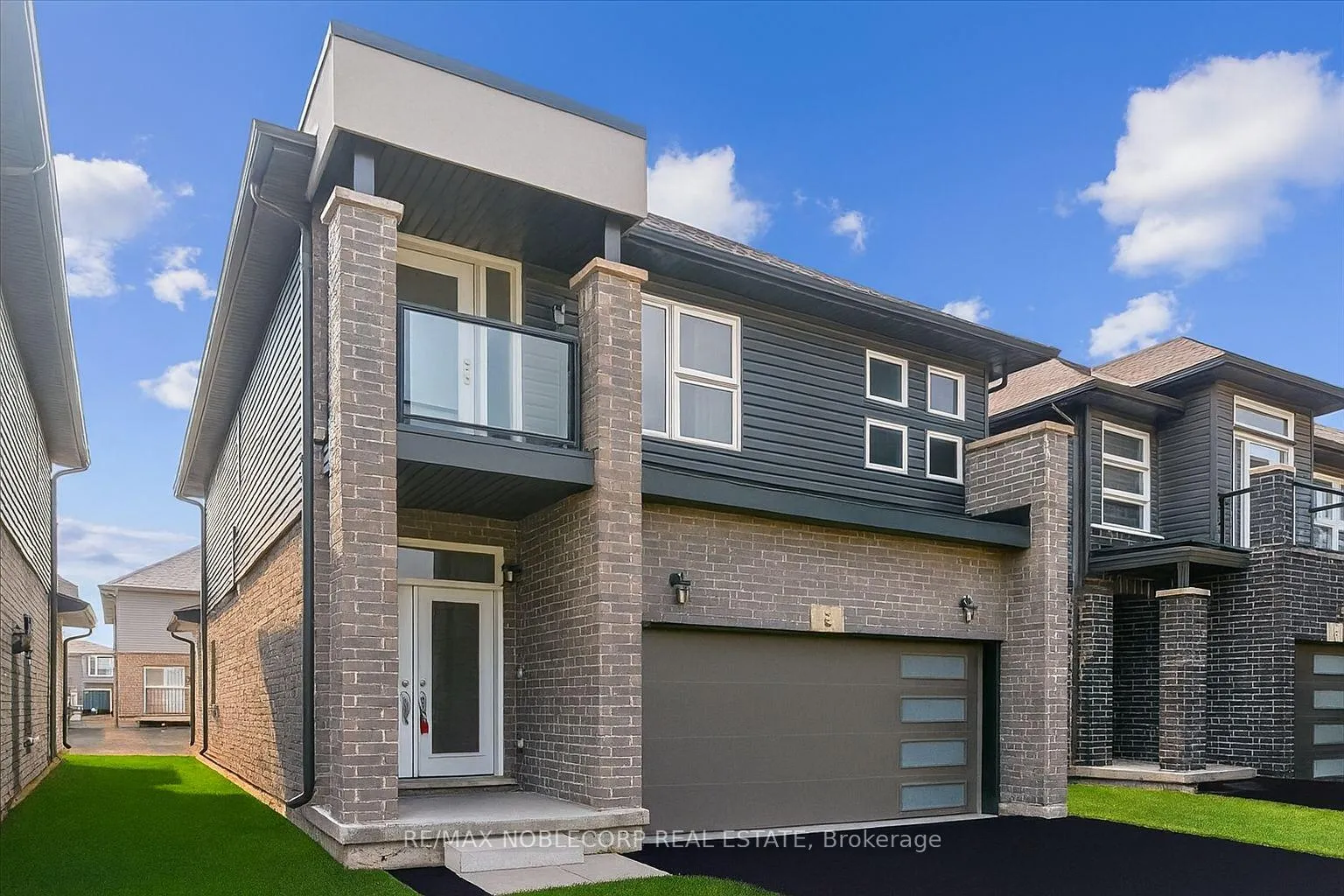 Photo 2 of 32 Bradley Avenue, Welland, Lincoln/Crowland — HOMEH