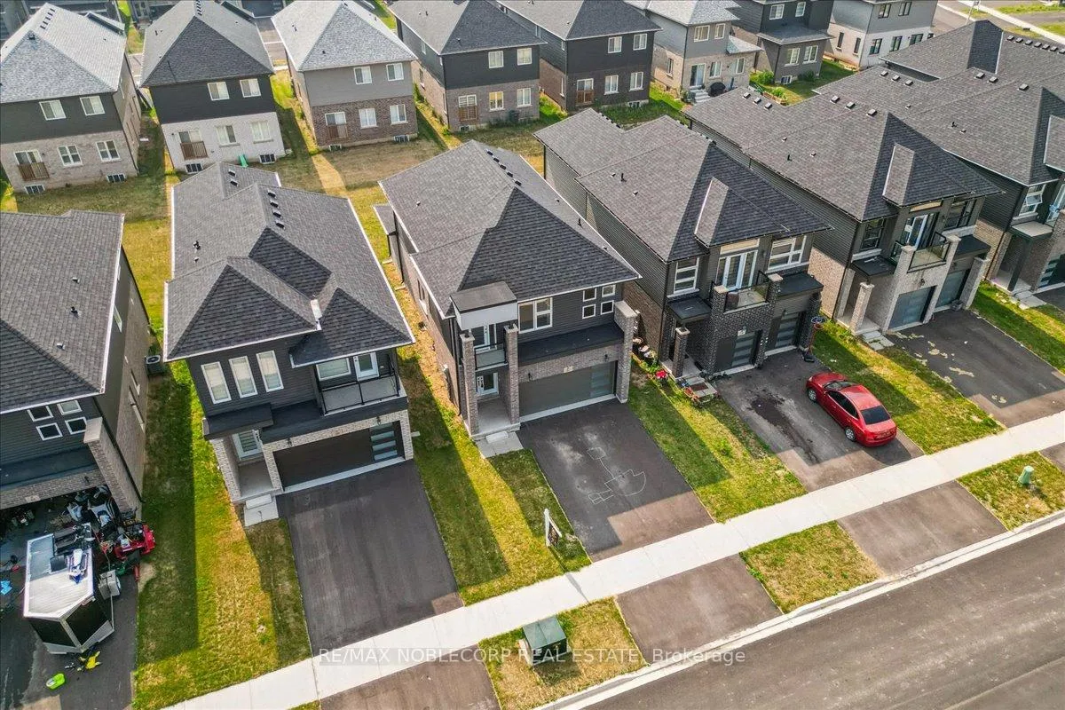 Photo 3 of 32 Bradley Avenue, Welland, Lincoln/Crowland — HOMEH