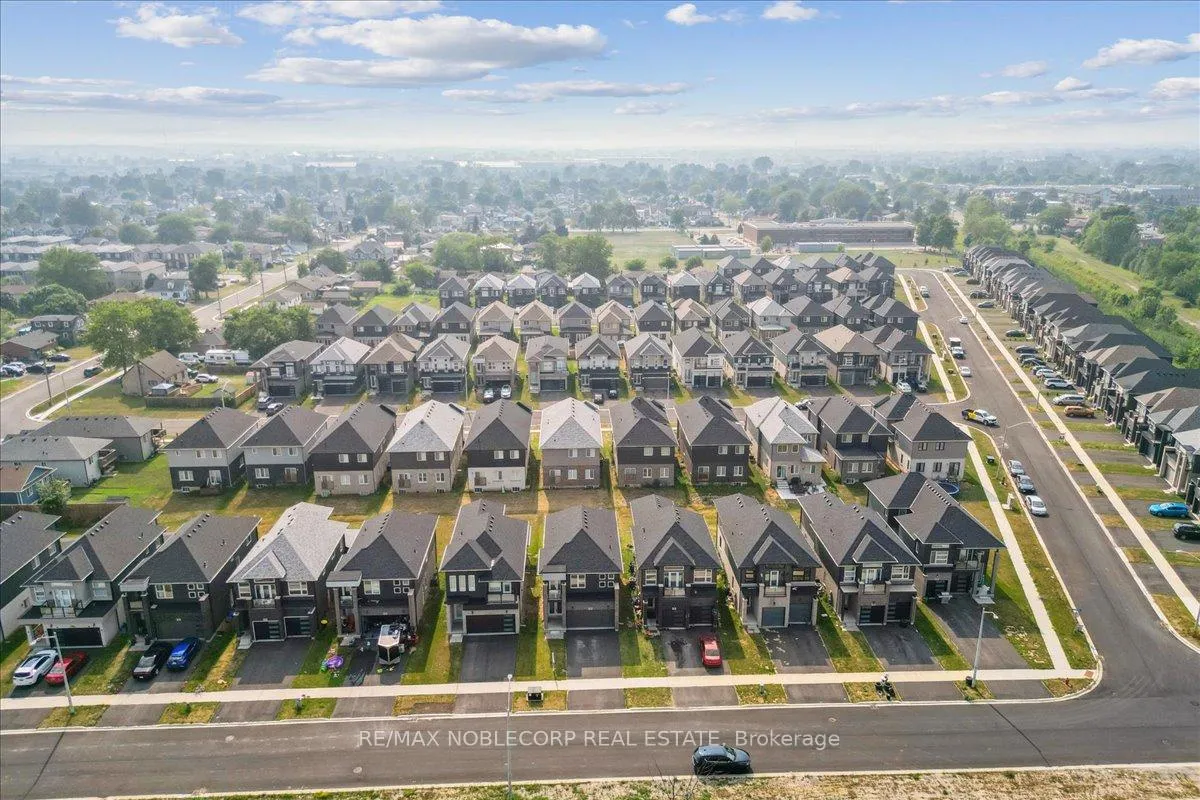 Photo 4 of 32 Bradley Avenue, Welland, Lincoln/Crowland — HOMEH