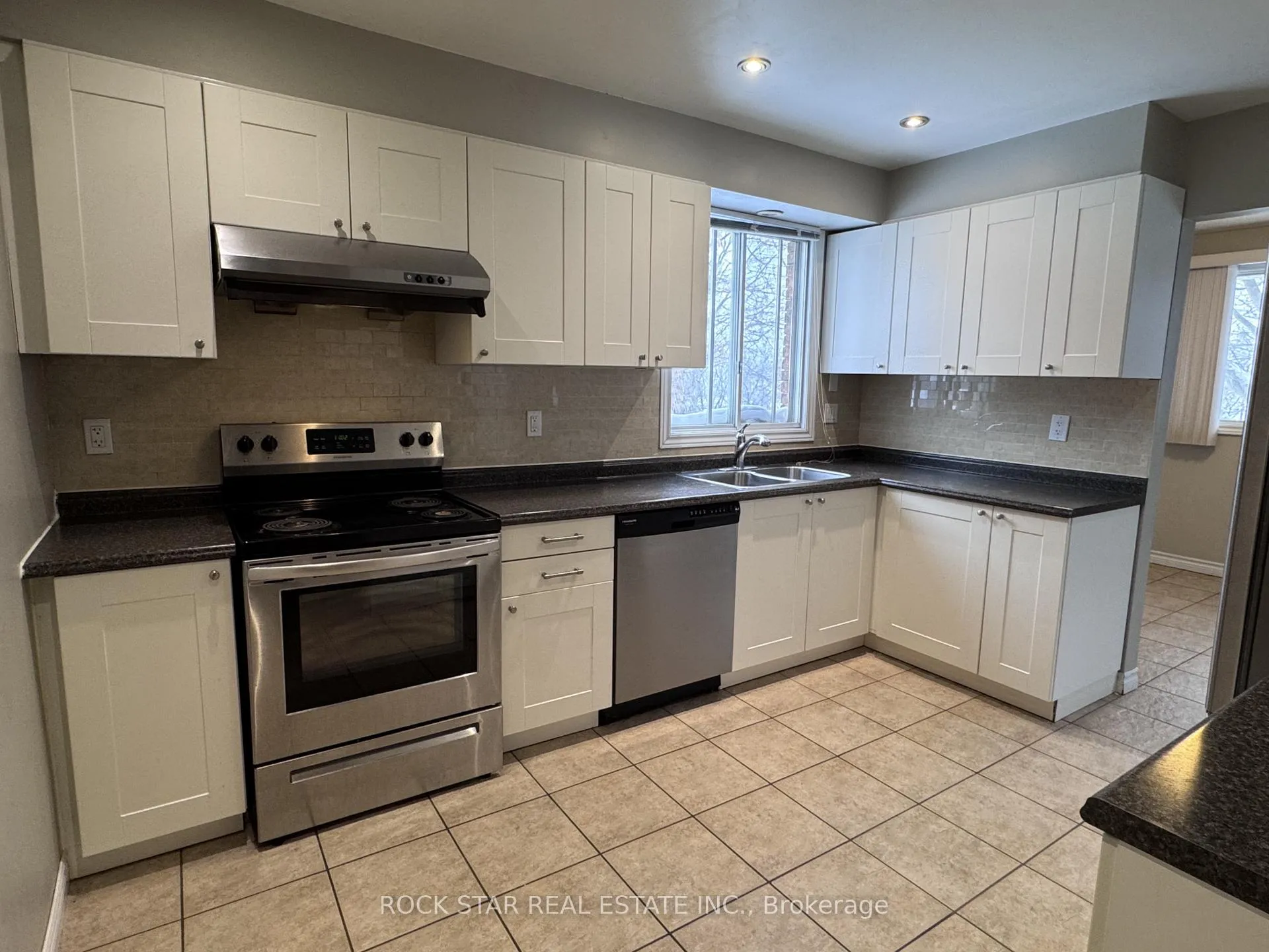 Photo 2 of Unit Main, 168 Millwood Crescent, Kitchener — HOMEH