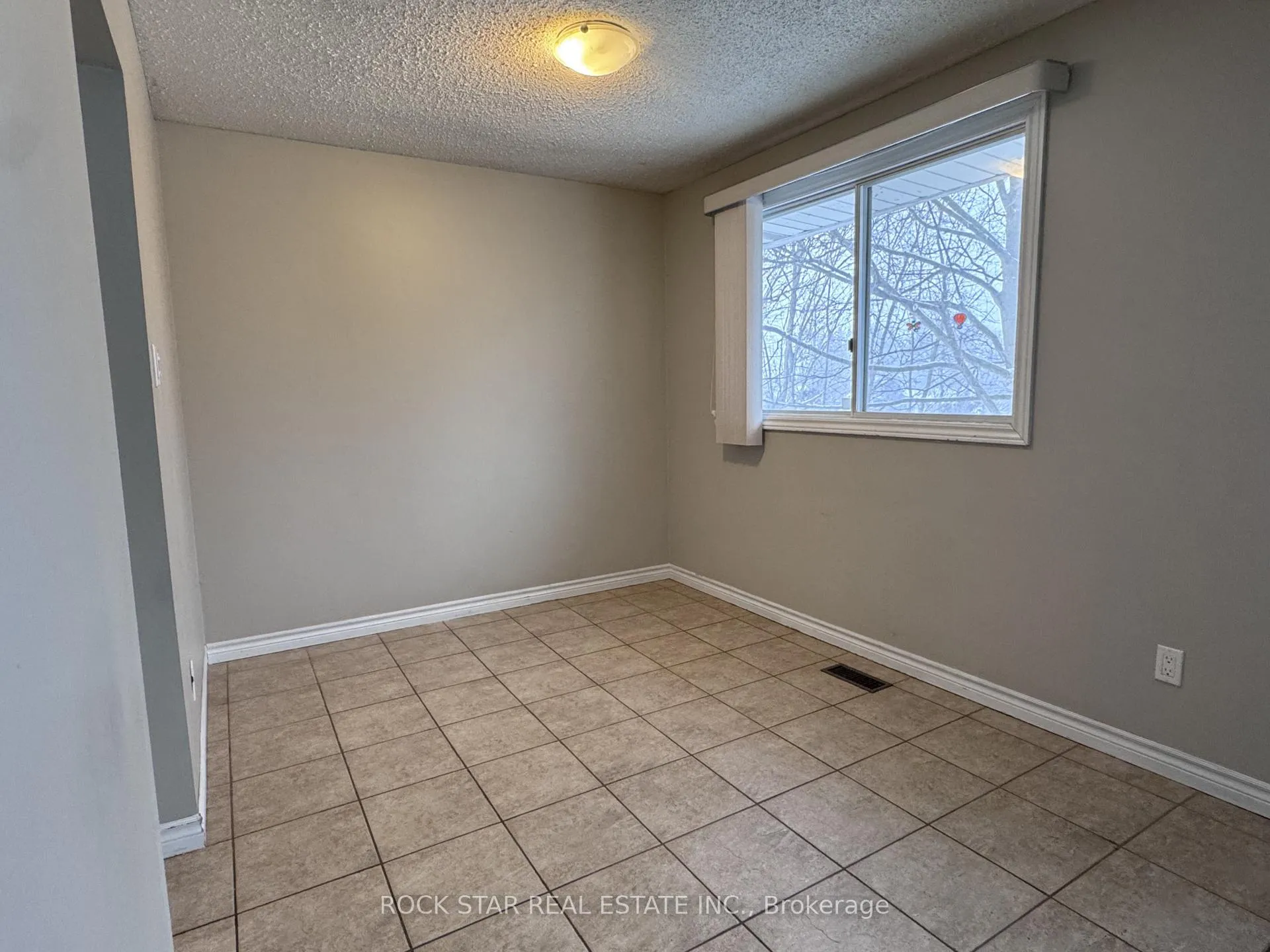 Photo 3 of Unit Main, 168 Millwood Crescent, Kitchener — HOMEH