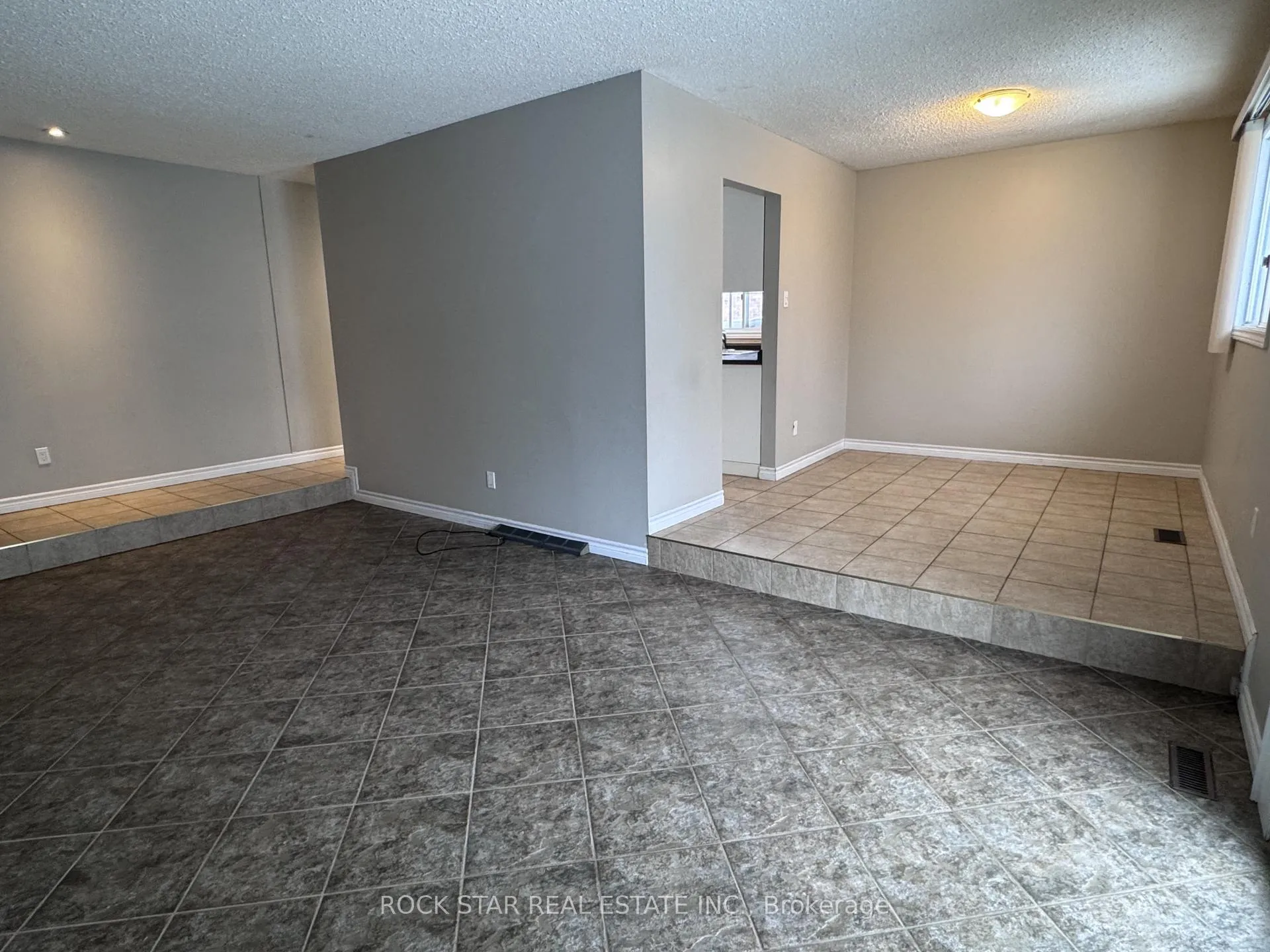 Photo 4 of Unit Main, 168 Millwood Crescent, Kitchener — HOMEH