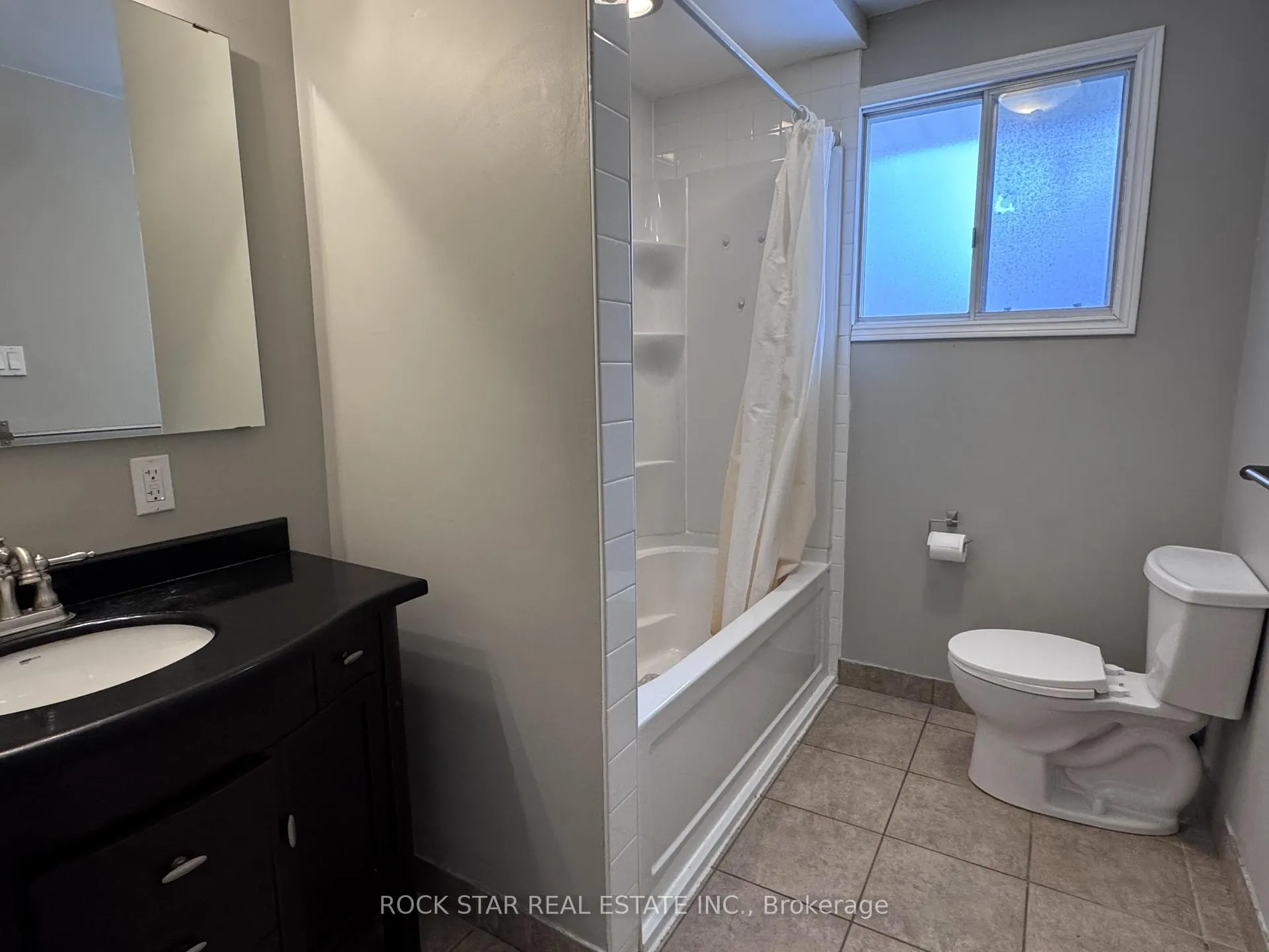 Photo 10 of Unit Main, 168 Millwood Crescent, Kitchener — HOMEH