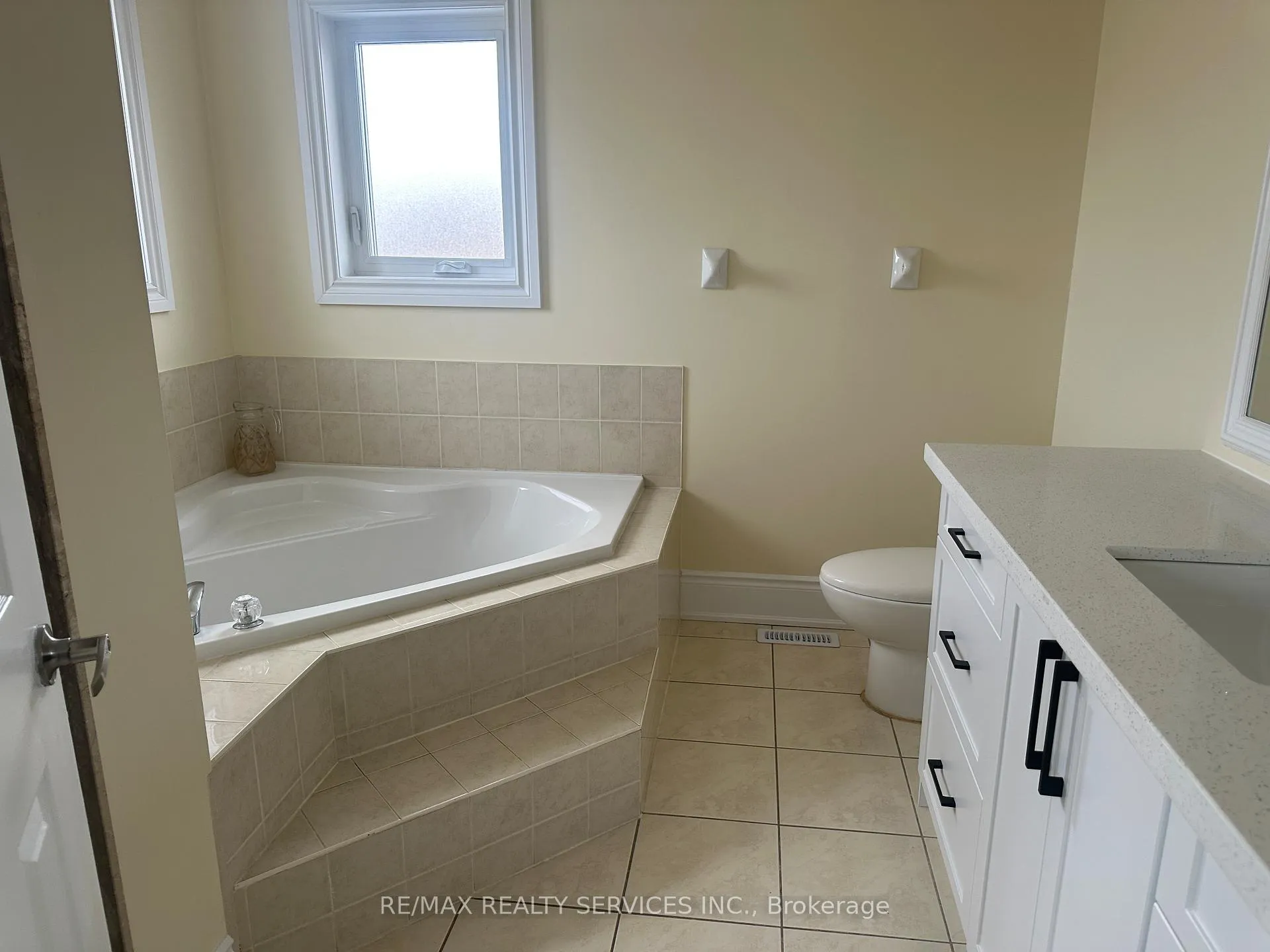 Photo 305 of 80 Farthingale Crescent, Brampton, Fletcher's Meadow — HOMEH