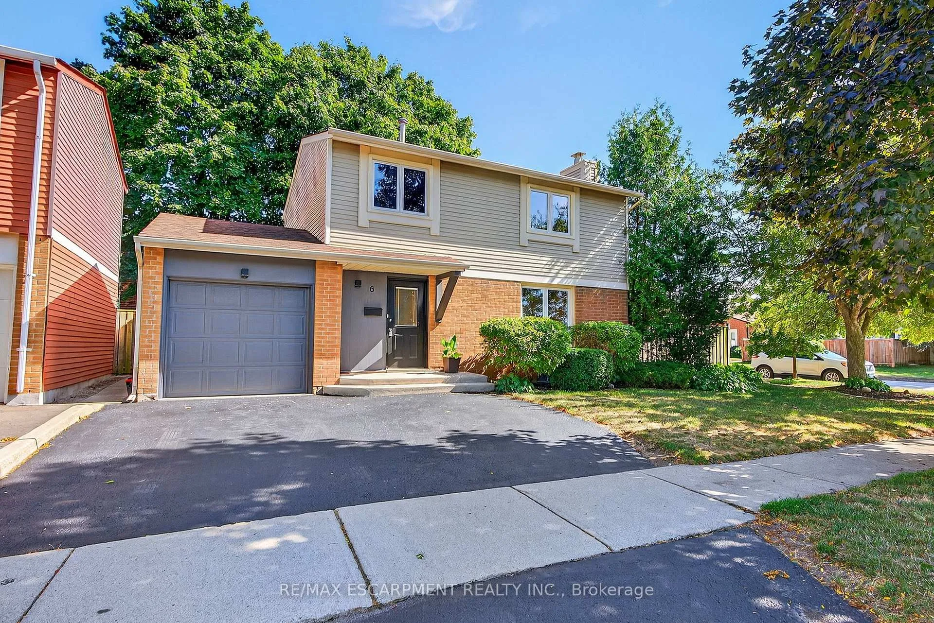 Photo 2 of 6 Chudleigh Street, Hamilton, Waterdown — HOMEH