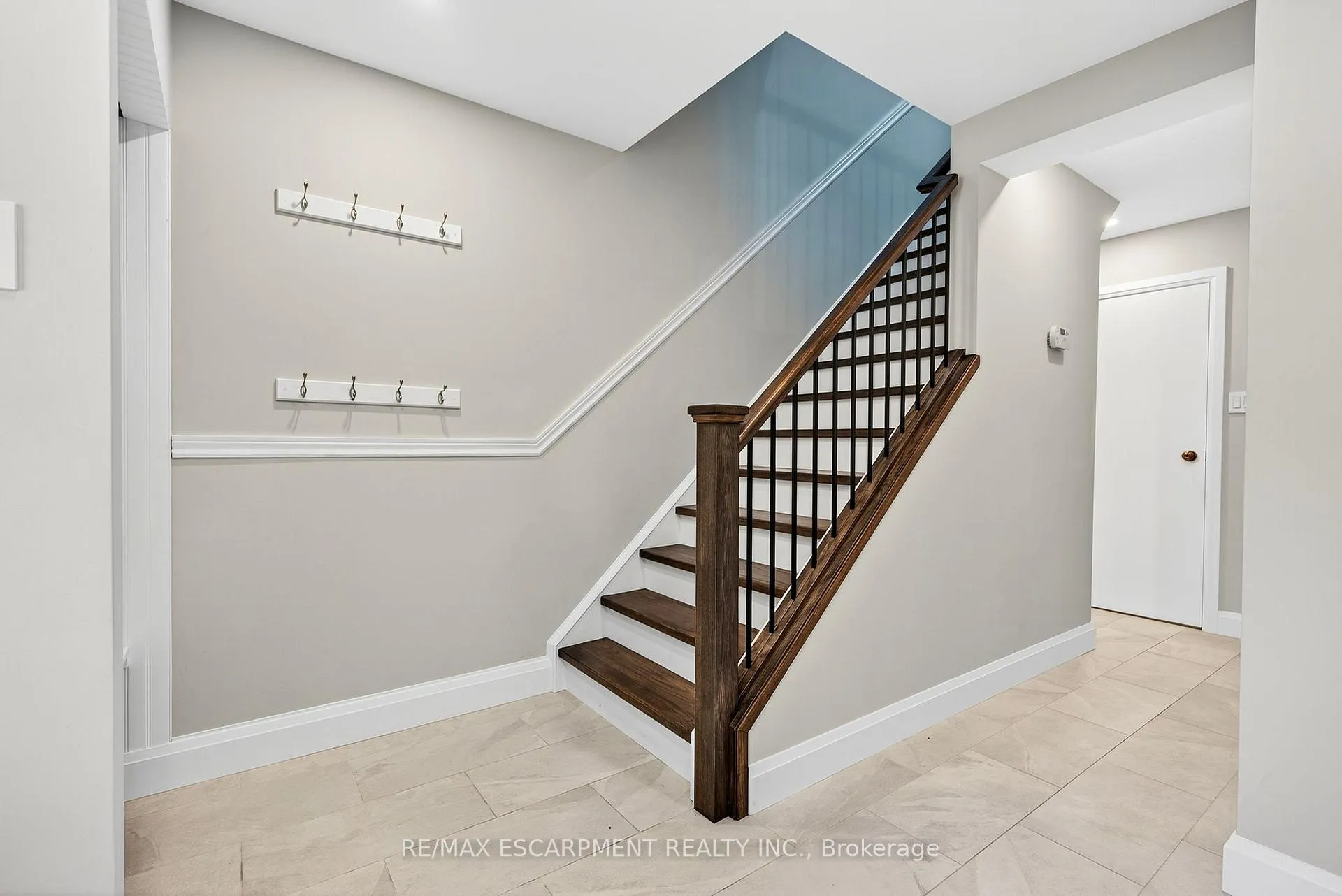 Photo 5 of 6 Chudleigh Street, Hamilton, Waterdown — HOMEH