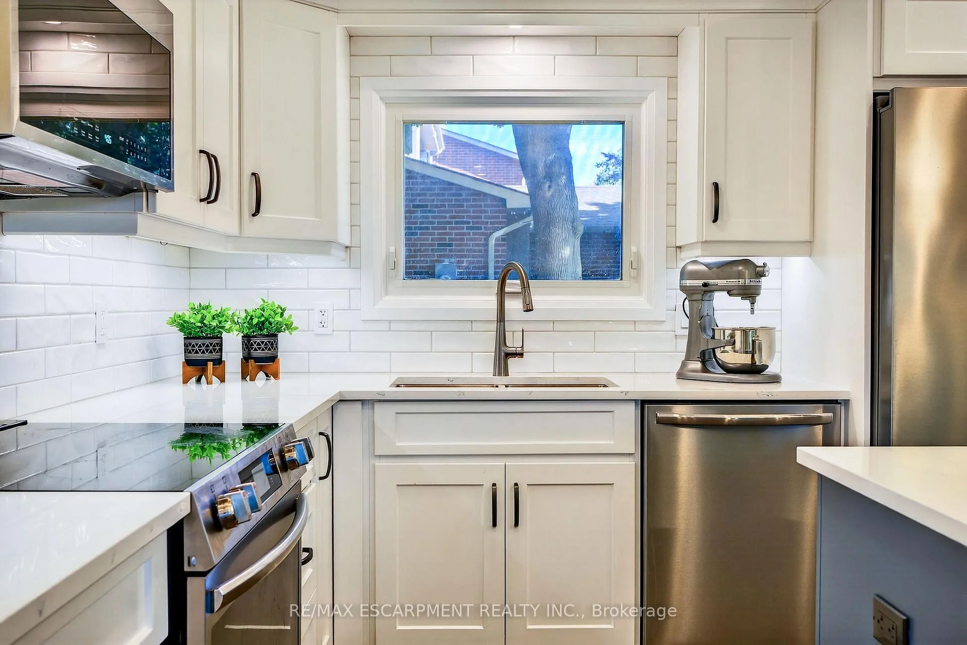 Photo 17 of 6 Chudleigh Street, Hamilton, Waterdown — HOMEH