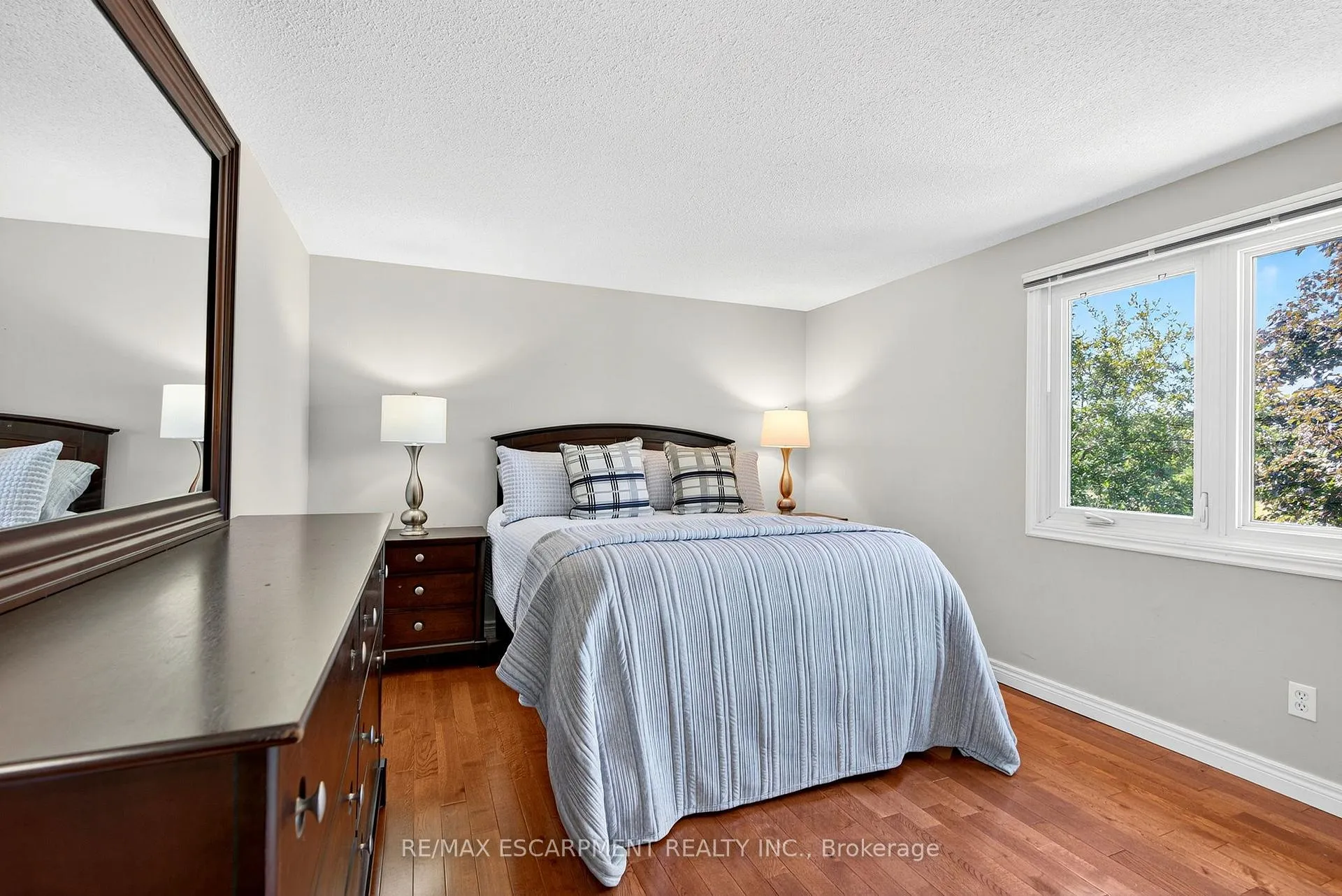 Photo 22 of 6 Chudleigh Street, Hamilton, Waterdown — HOMEH