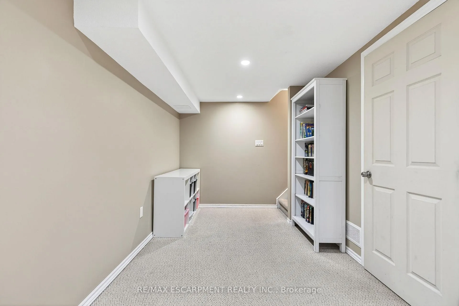 Photo 33 of 6 Chudleigh Street, Hamilton, Waterdown — HOMEH