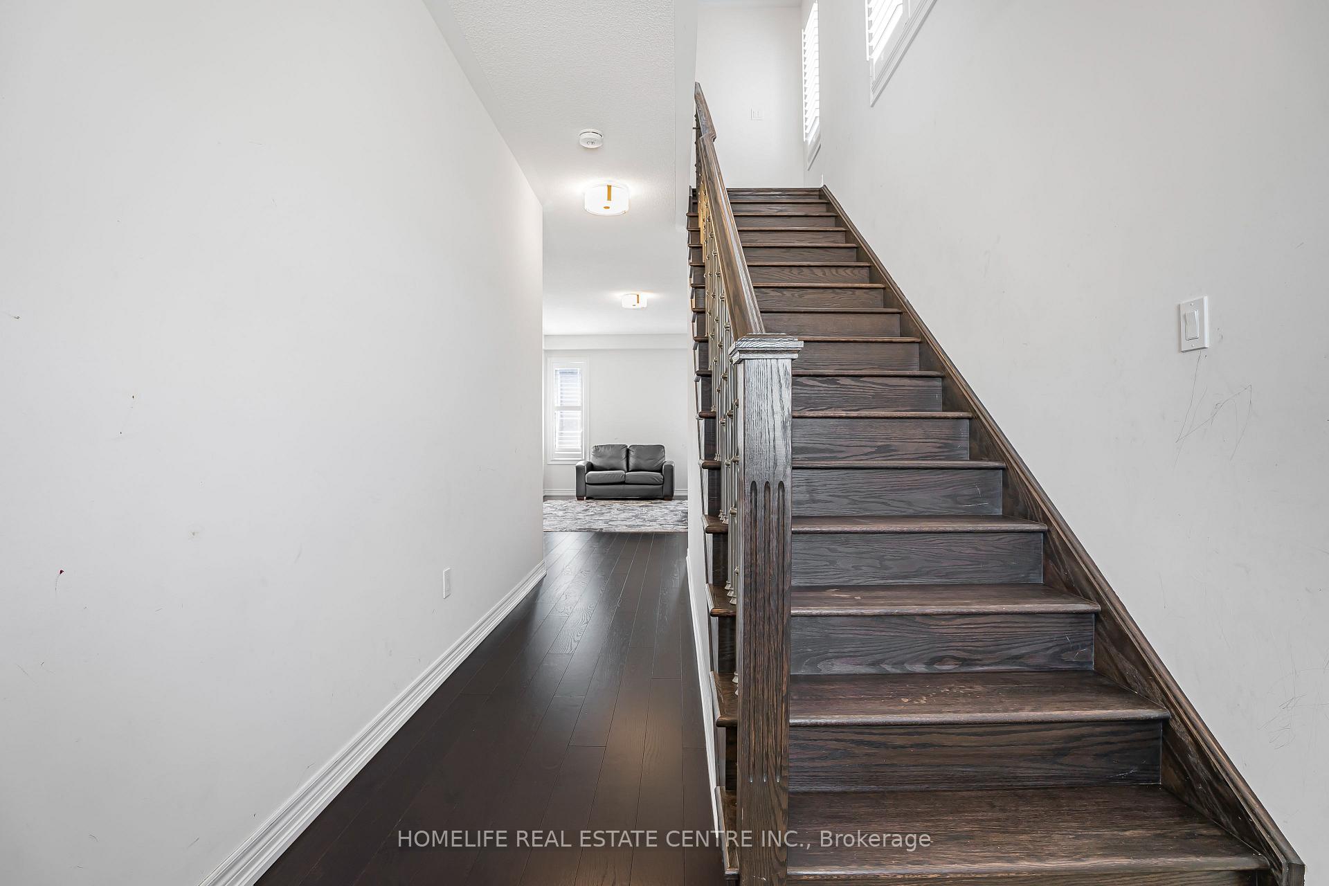 Photo 3 of 159 Terry Fox Drive, Barrie, Rural Barrie Southeast — HOMEH