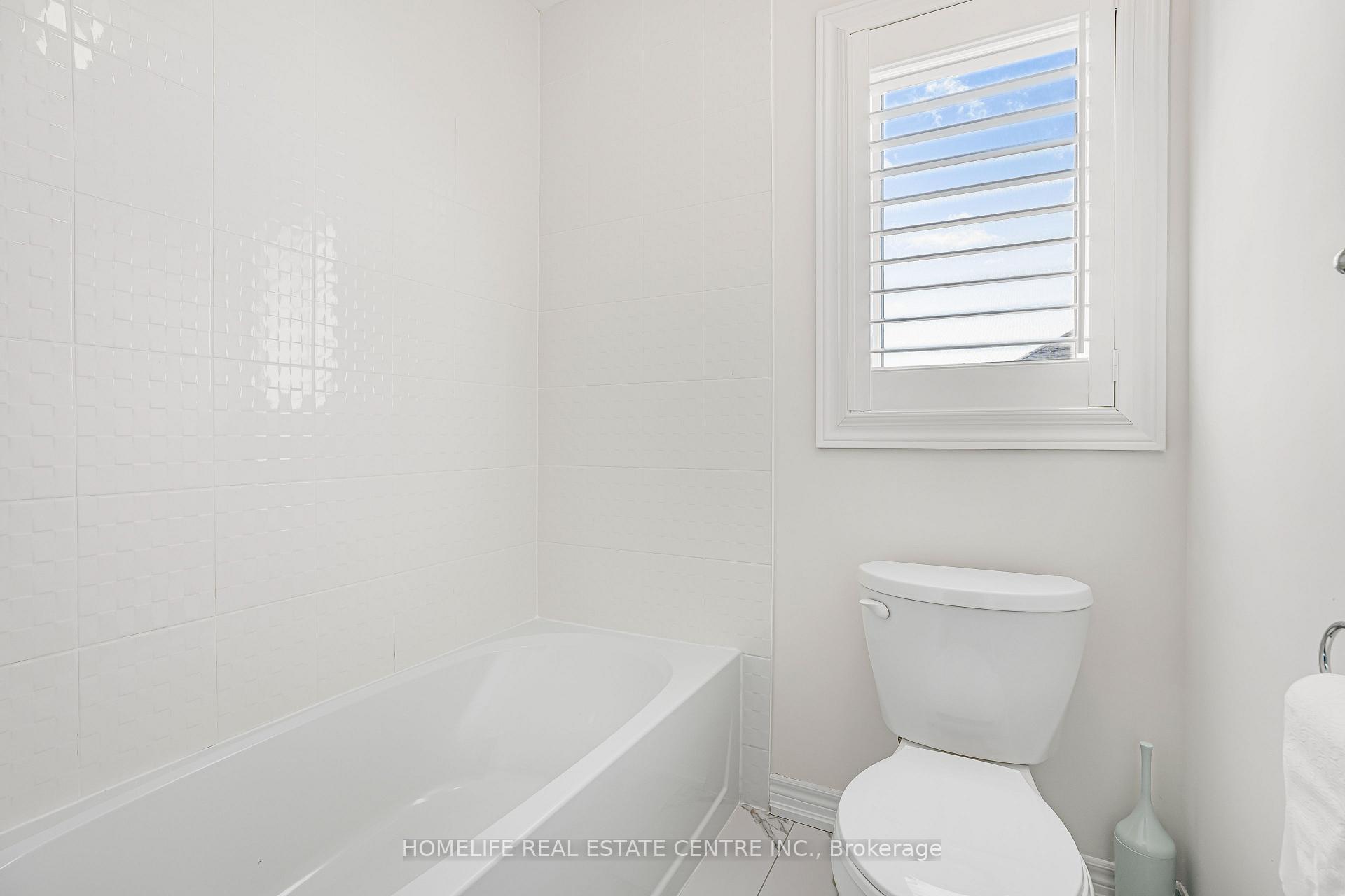 Photo 21 of 159 Terry Fox Drive, Barrie, Rural Barrie Southeast — HOMEH