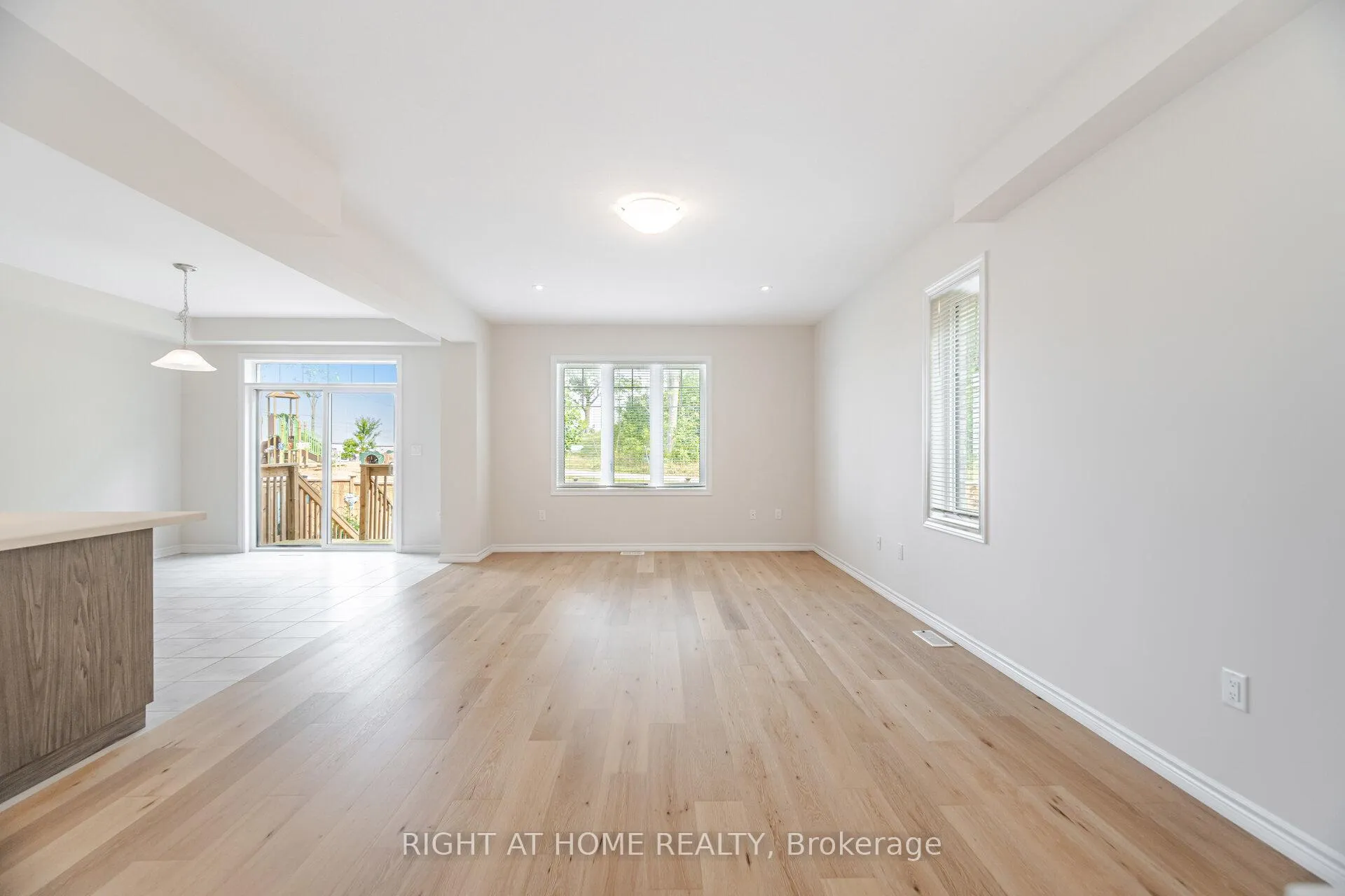 Photo 3 of Unit 23, 1 Tom Brown Drive, Brant, Paris — HOMEH