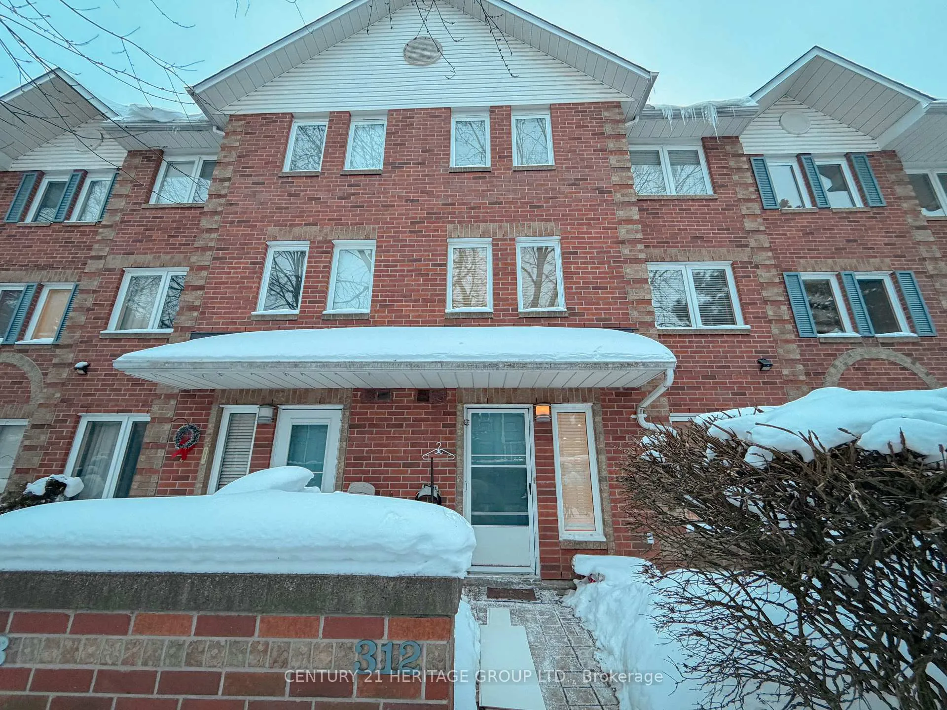 Front of Unit 312, 900 Steeles Avenue