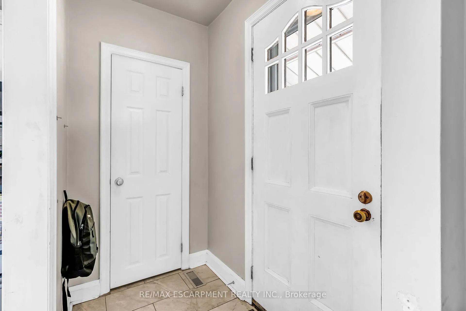 Photo 10 of 59 Cloverdale Avenue, Hamilton, Rosedale — HOMEH