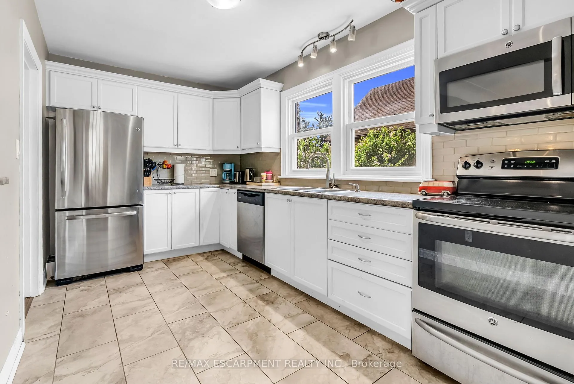 Photo 14 of 59 Cloverdale Avenue, Hamilton, Rosedale — HOMEH