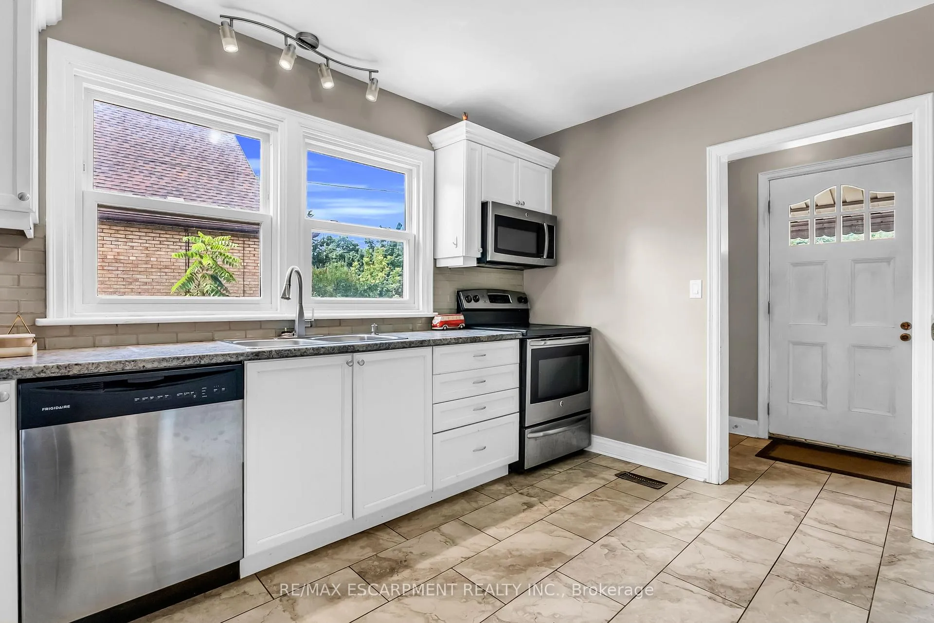 Photo 15 of 59 Cloverdale Avenue, Hamilton, Rosedale — HOMEH