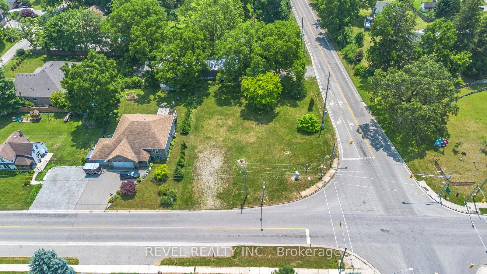 Photo 4 of 143 Oakland Road, Brant, Oakland — HOMEH