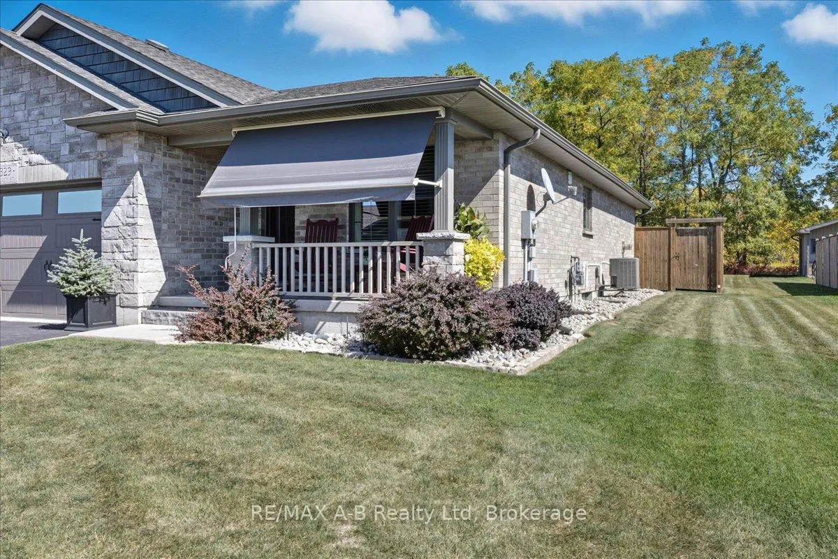 Photo 4 of 329 Tracy Street, St. Marys — HOMEH