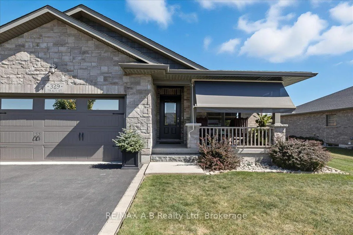 Photo 5 of 329 Tracy Street, St. Marys — HOMEH