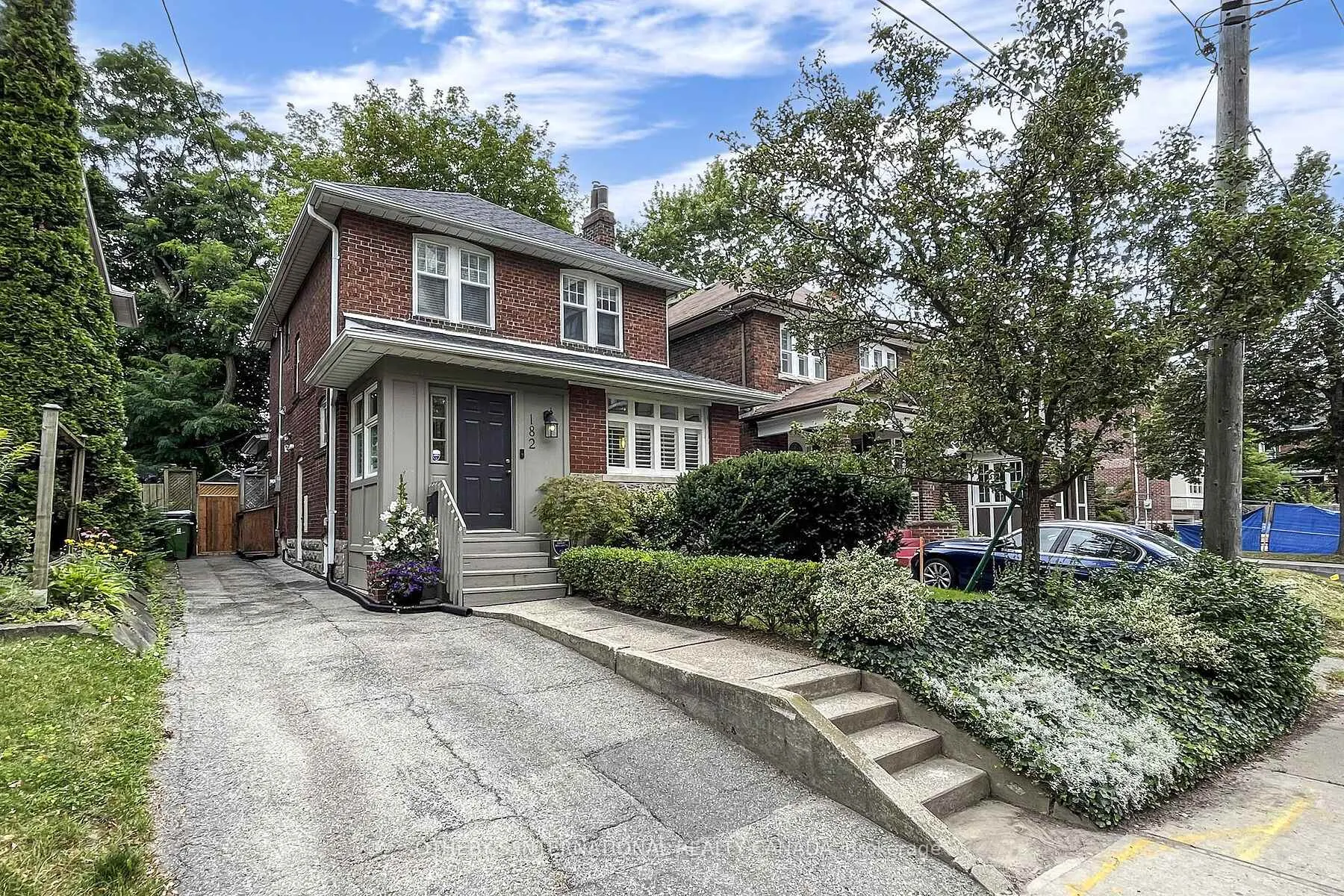 Front of 182 Duplex Avenue