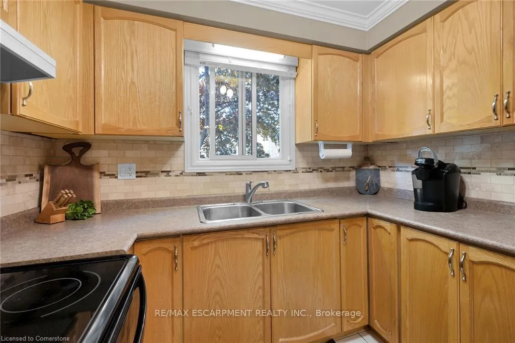Photo 10 of 1182 Upper Wentworth Street, Hamilton, Crerar — HOMEH