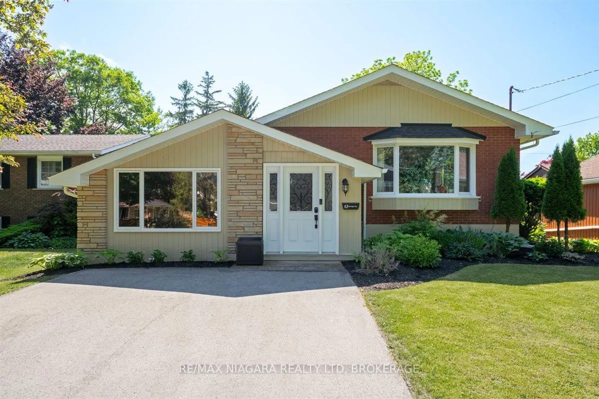Photo 2 of 62 Oakridge Crescent E, Port Colborne, Sugarloaf — HOMEH