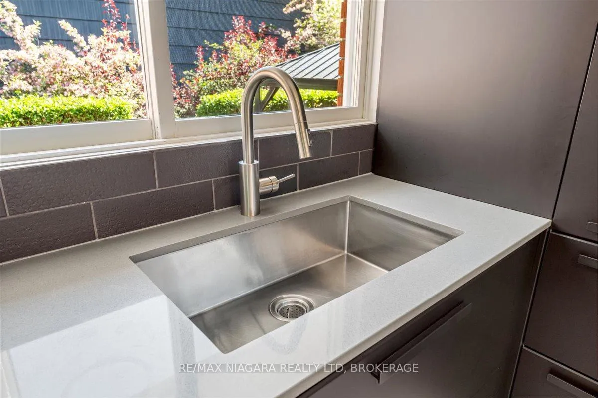 Photo 11 of 62 Oakridge Crescent E, Port Colborne, Sugarloaf — HOMEH