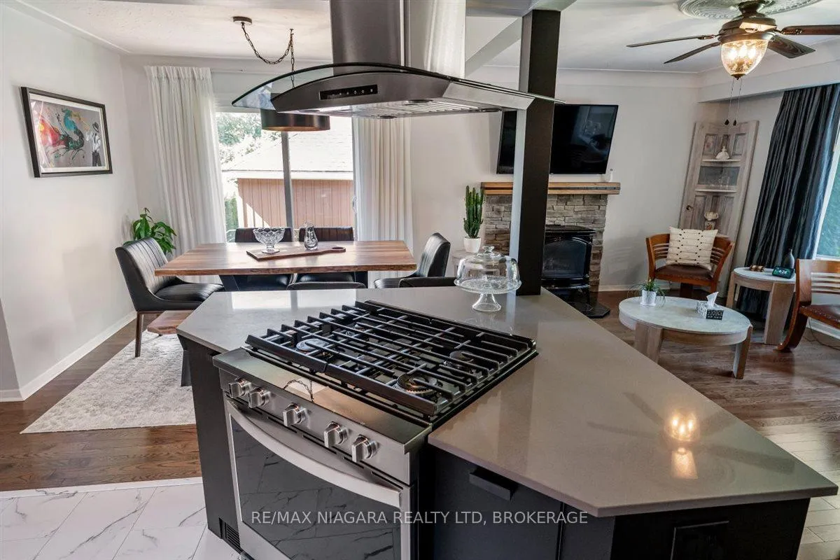 Photo 12 of 62 Oakridge Crescent E, Port Colborne, Sugarloaf — HOMEH