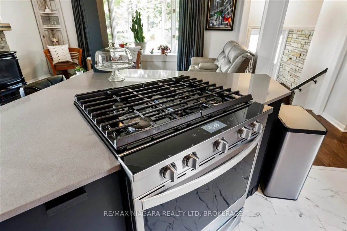 Photo 13 of 62 Oakridge Crescent E, Port Colborne, Sugarloaf — HOMEH